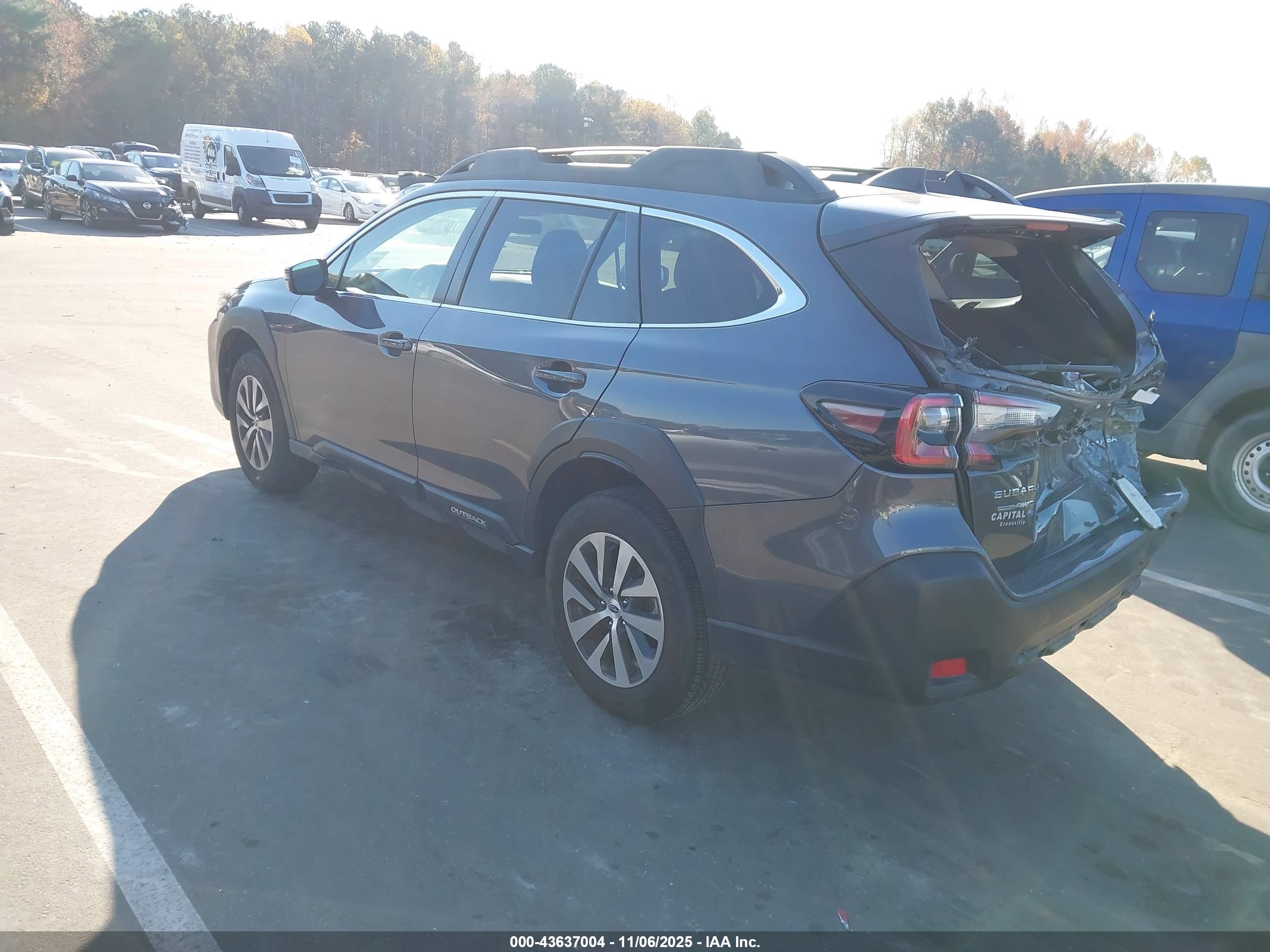 SUBARU OUTBACK image 3