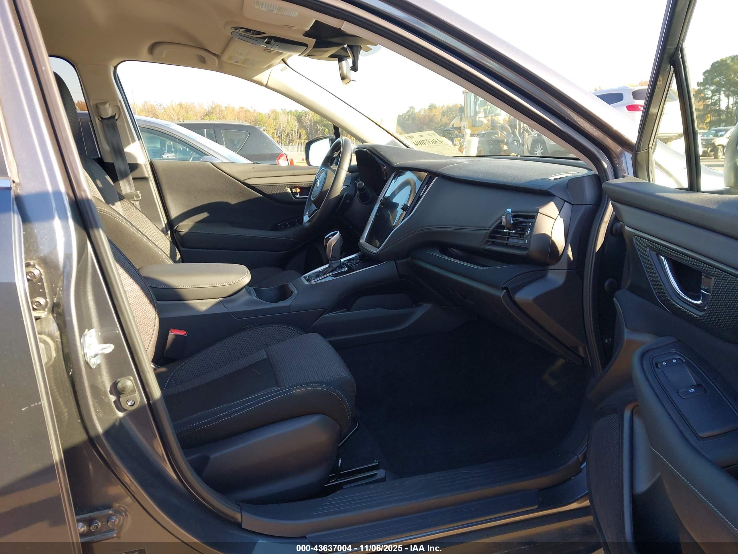 SUBARU OUTBACK image 5
