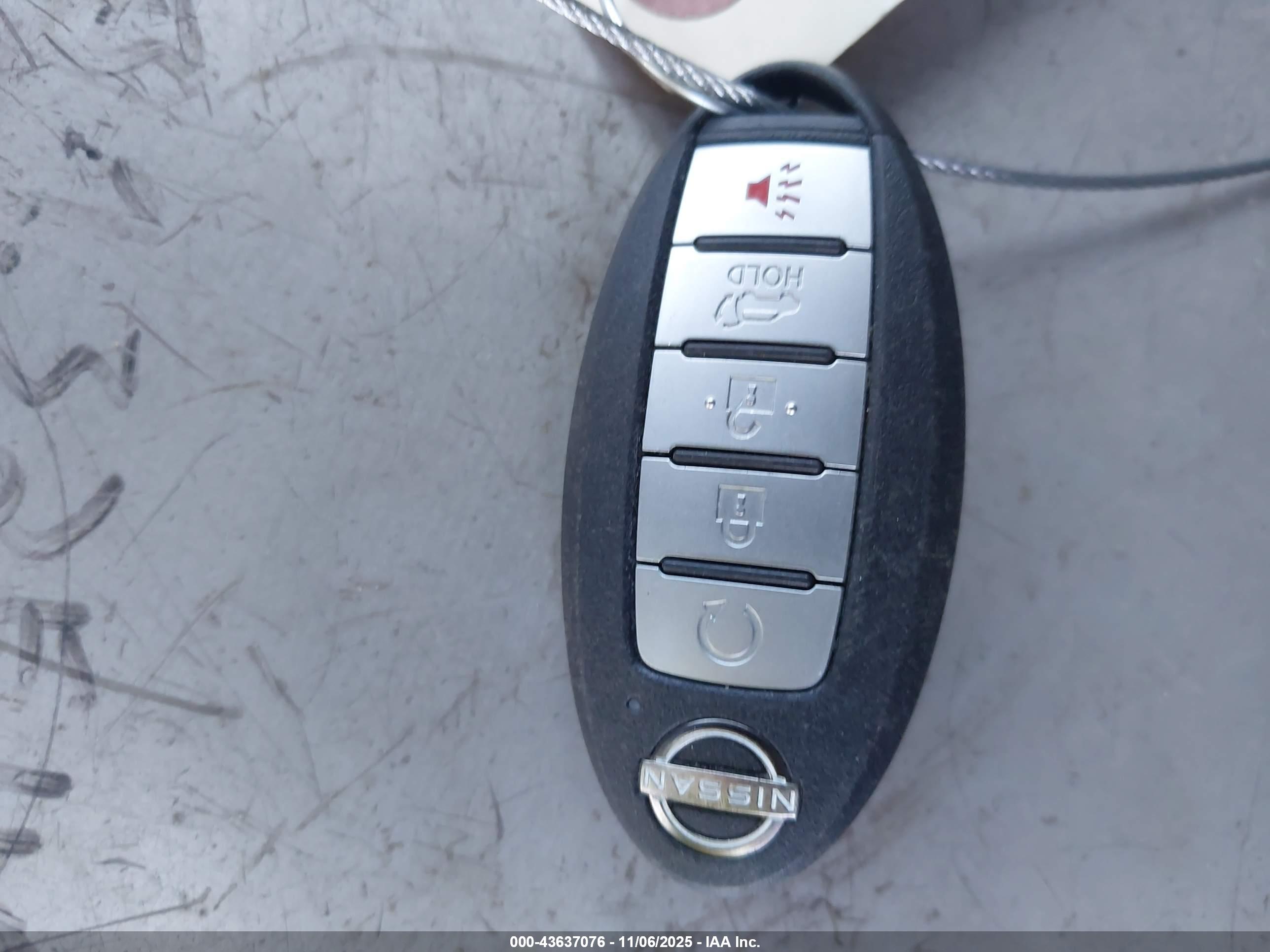 NISSAN ROGUE image 11