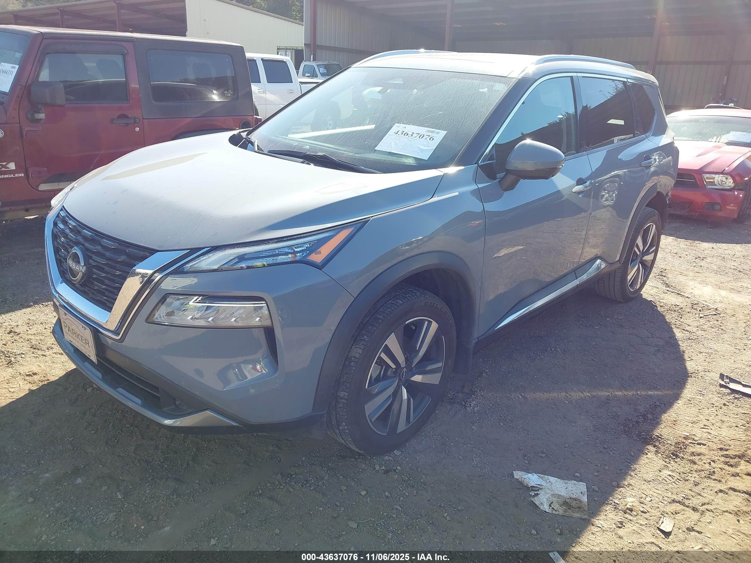 NISSAN ROGUE image 2