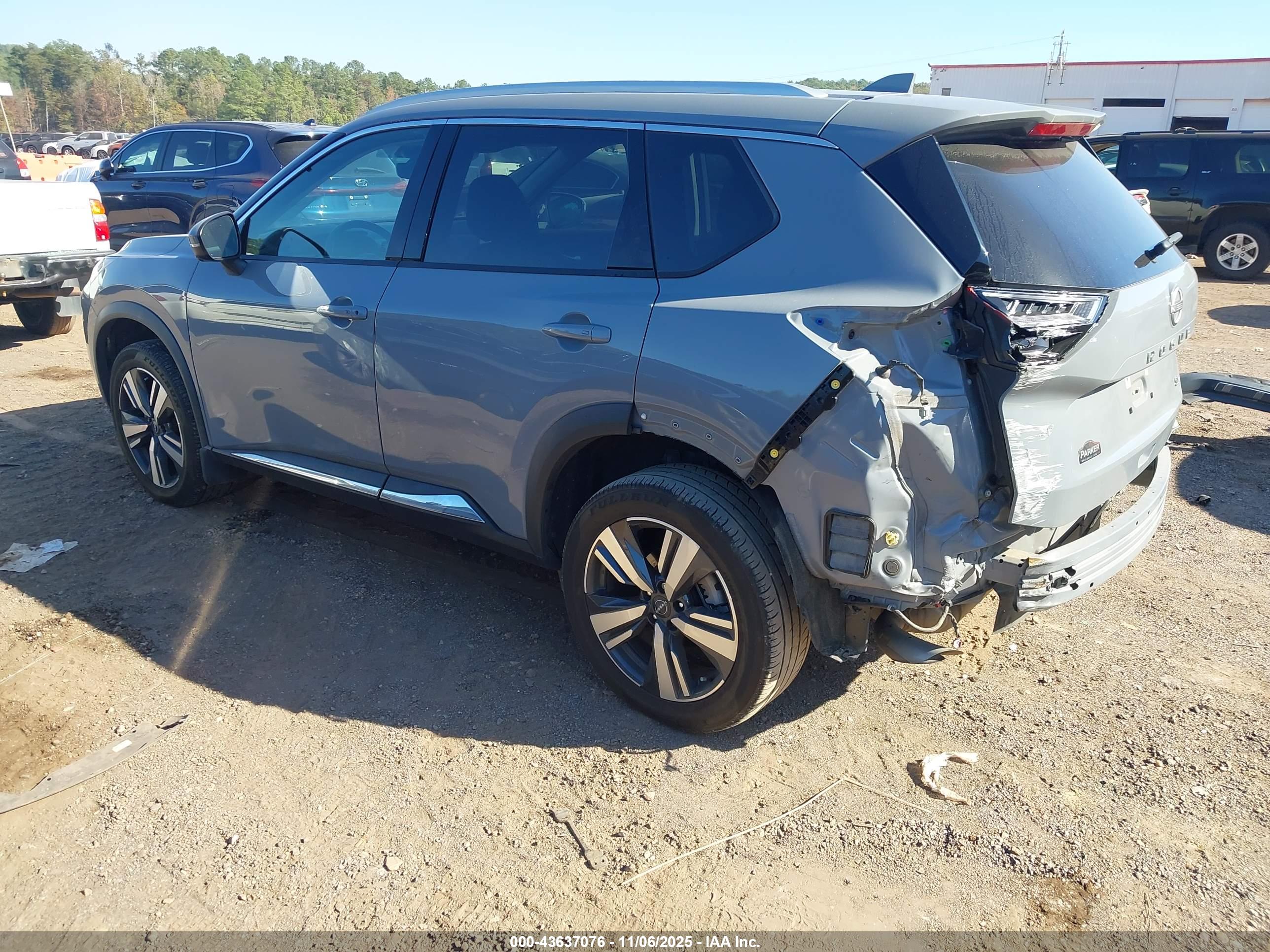 NISSAN ROGUE image 3