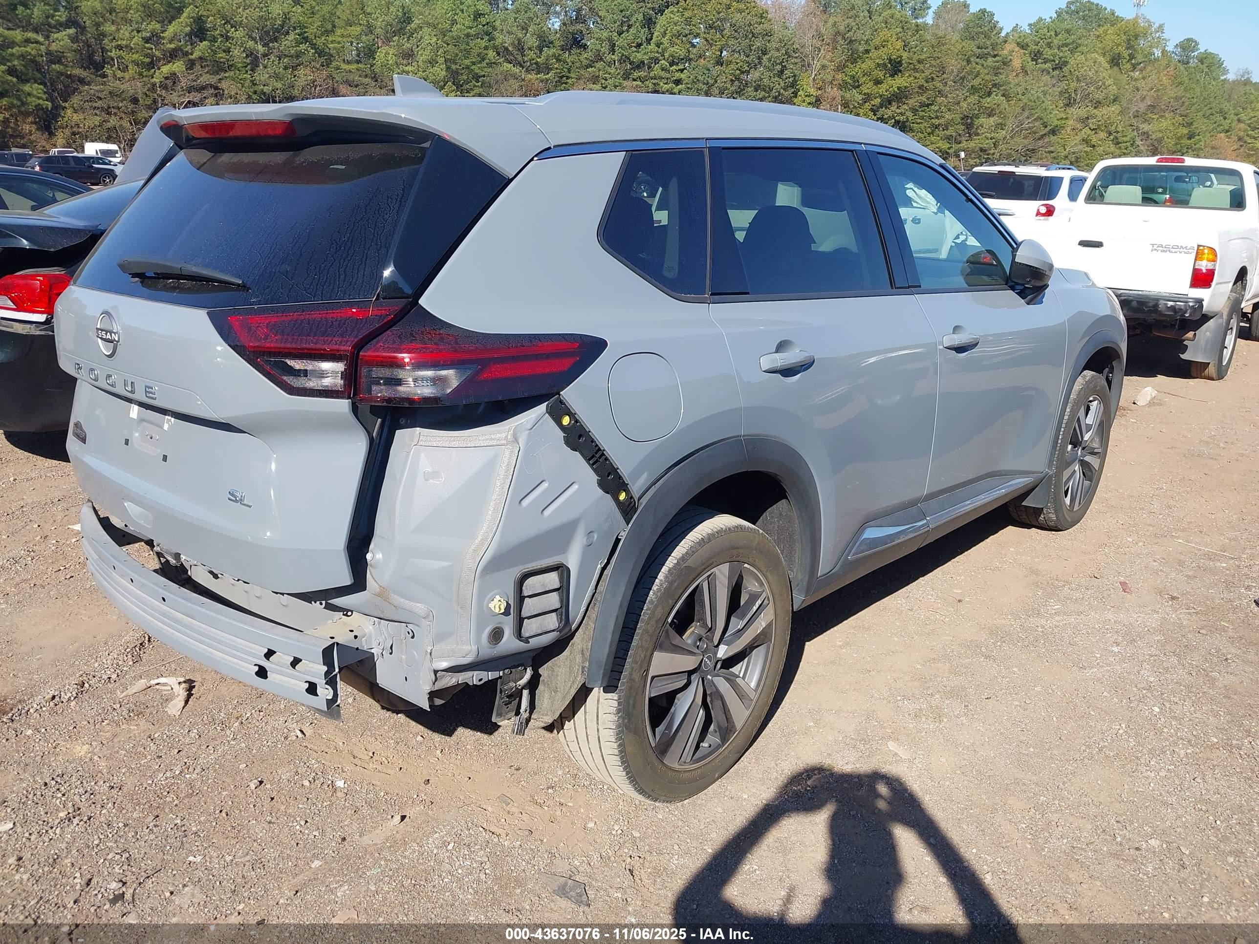 NISSAN ROGUE image 4