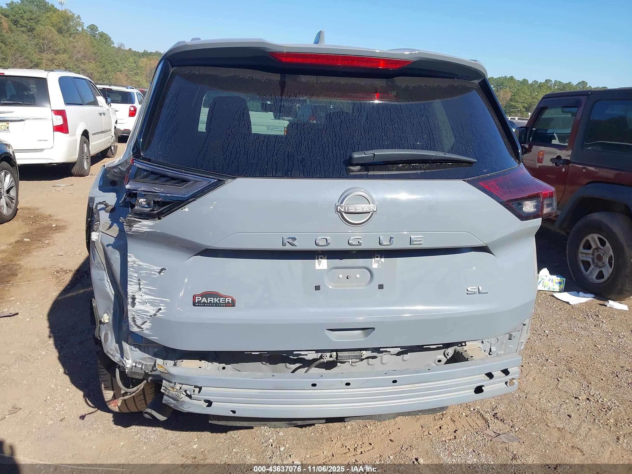 NISSAN ROGUE image 6