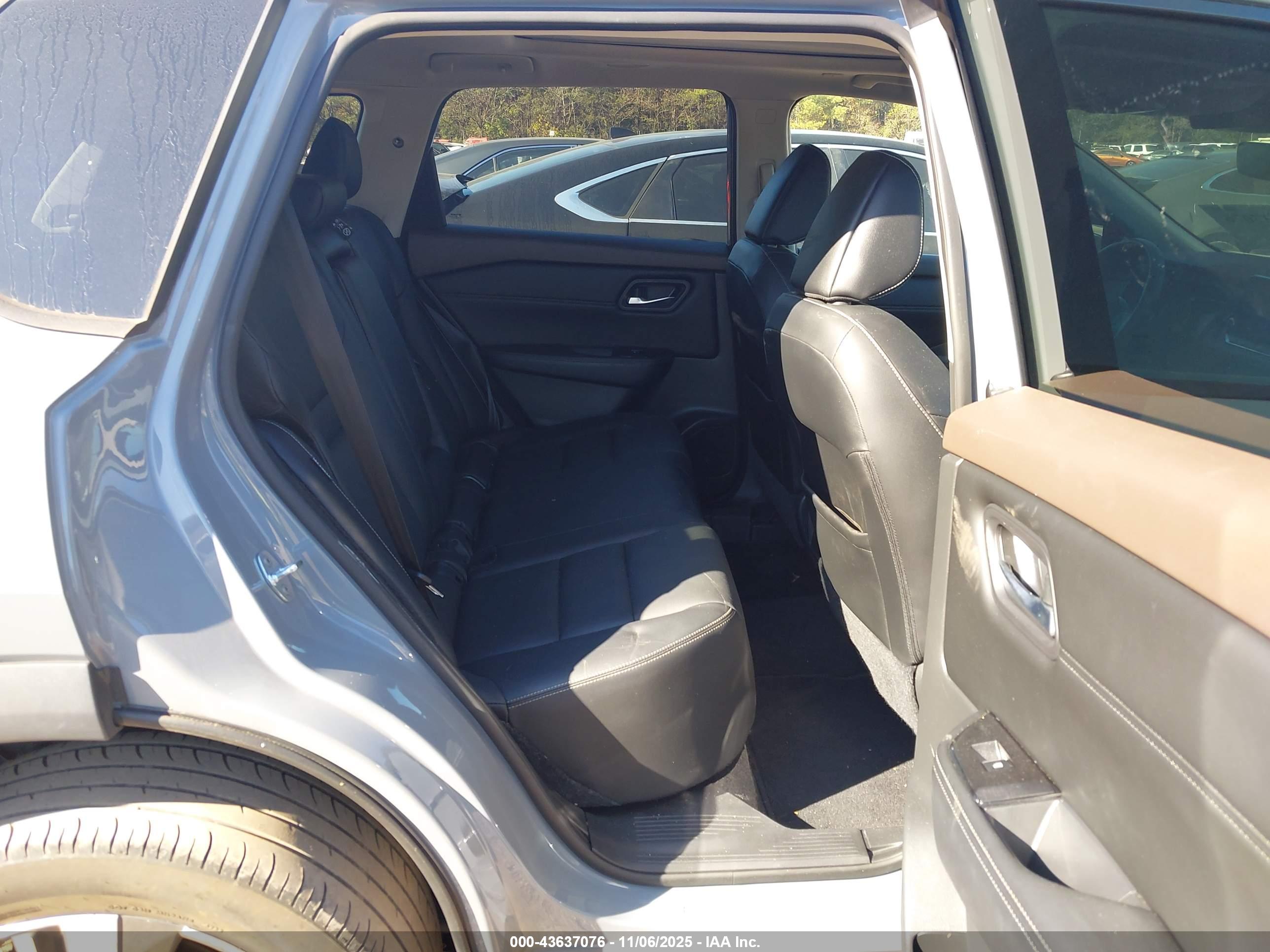 NISSAN ROGUE image 8