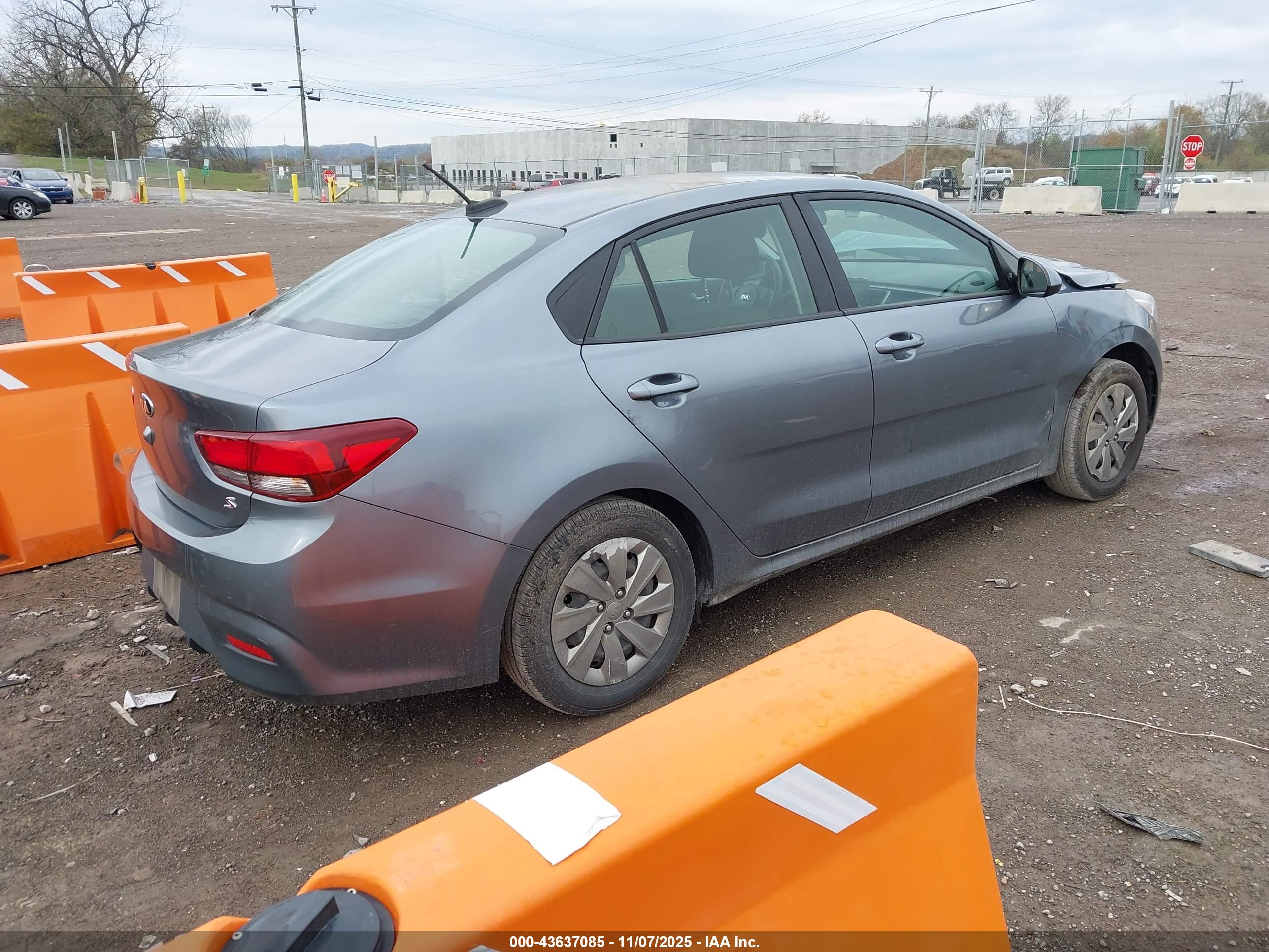 KIA RIO image 4