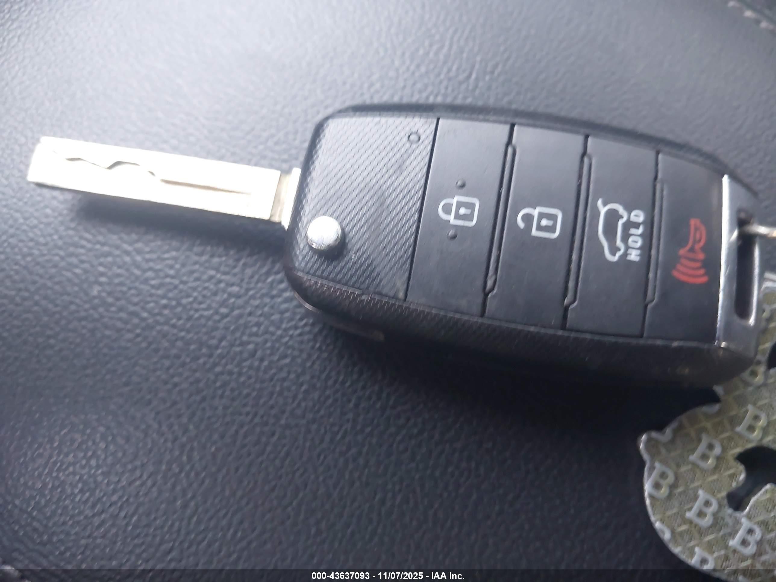 KIA SORENTO image 11