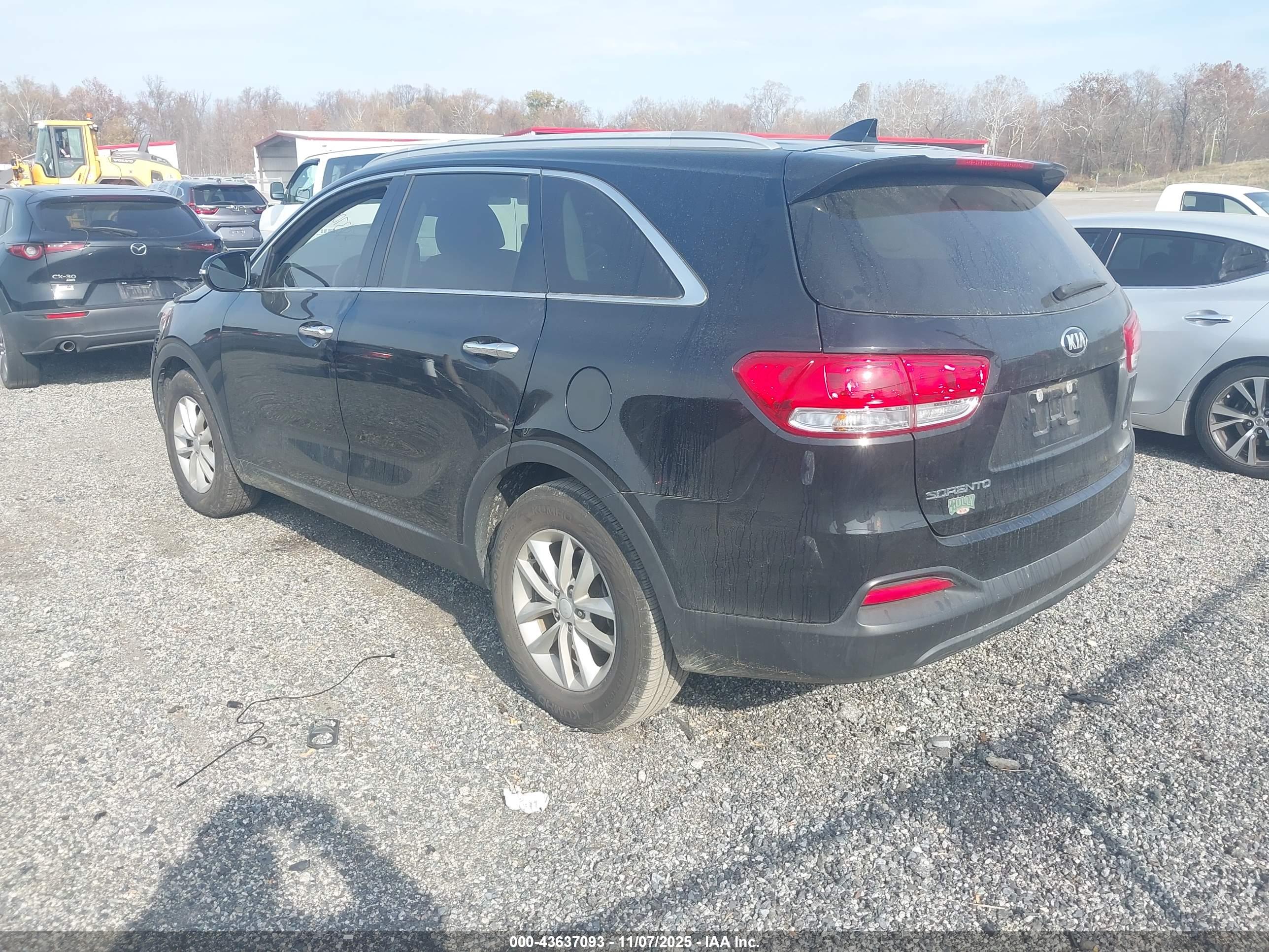 KIA SORENTO image 3