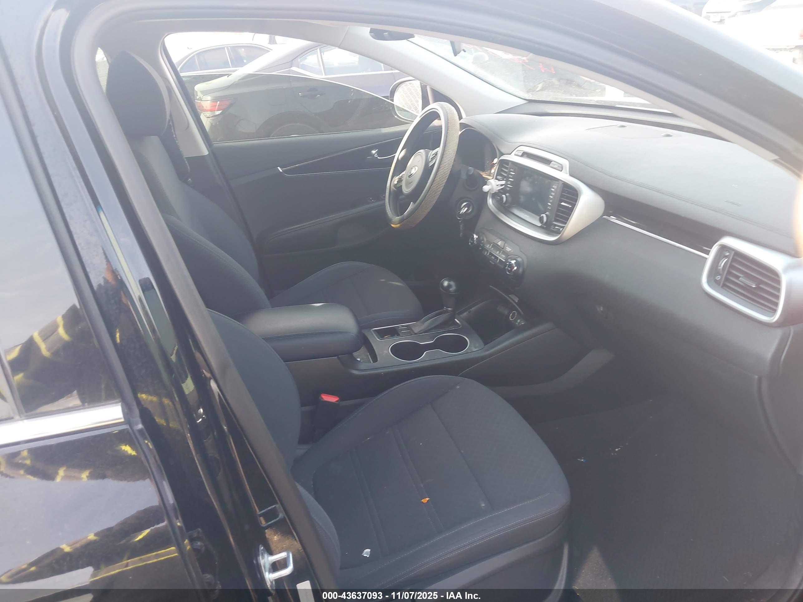 KIA SORENTO image 5