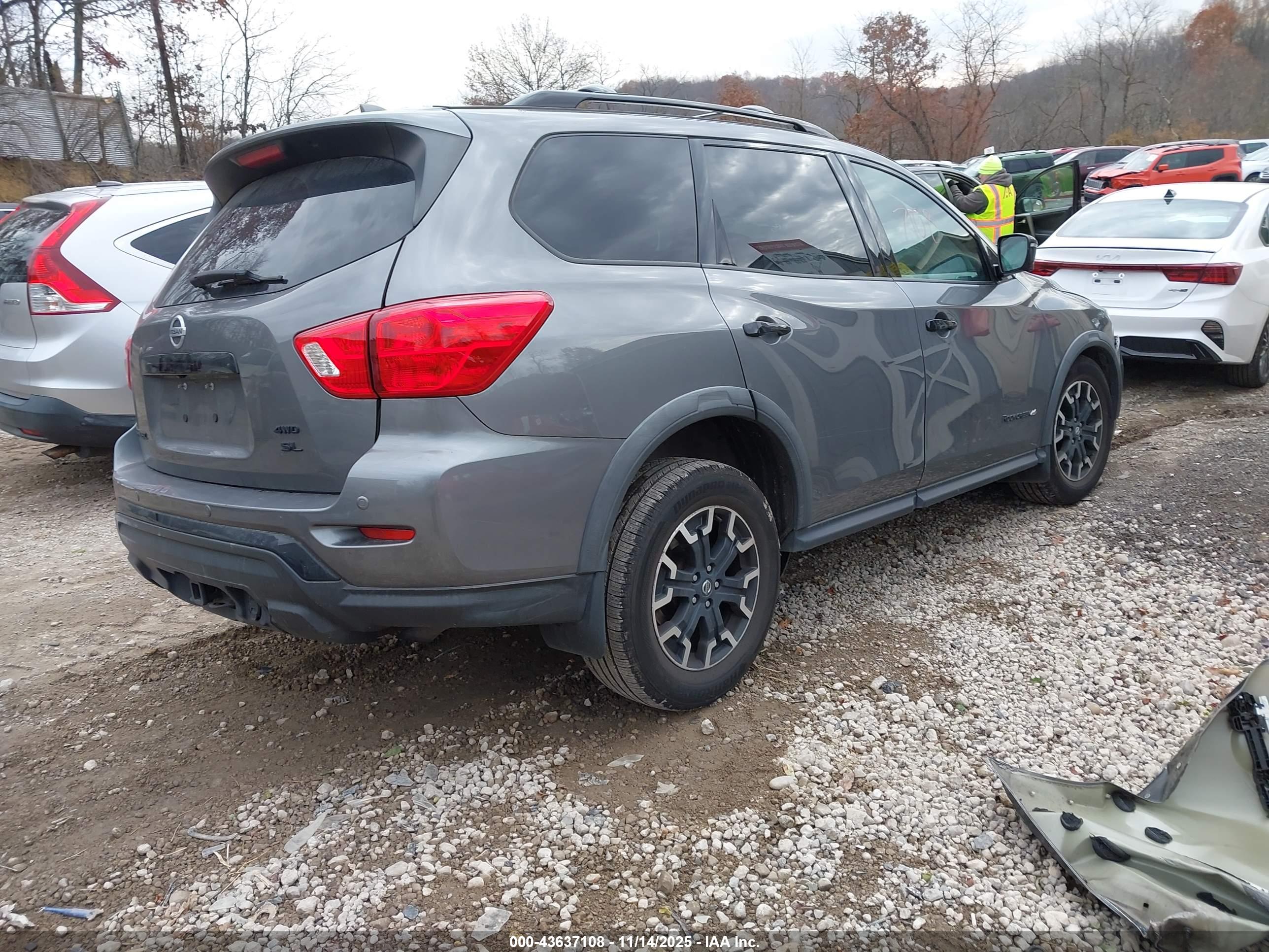 NISSAN PATHFINDER image 4