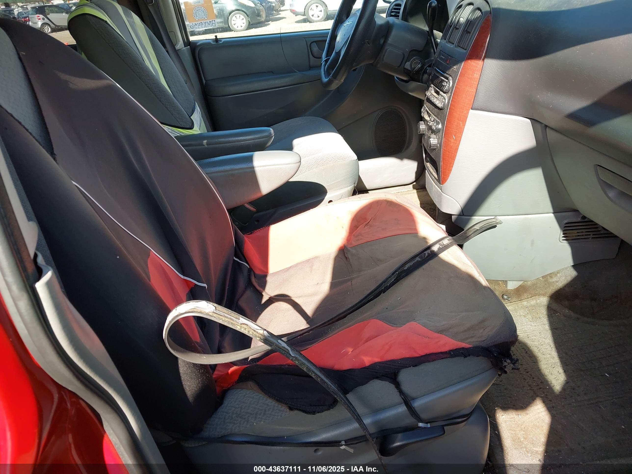CHRYSLER TOWN image 5