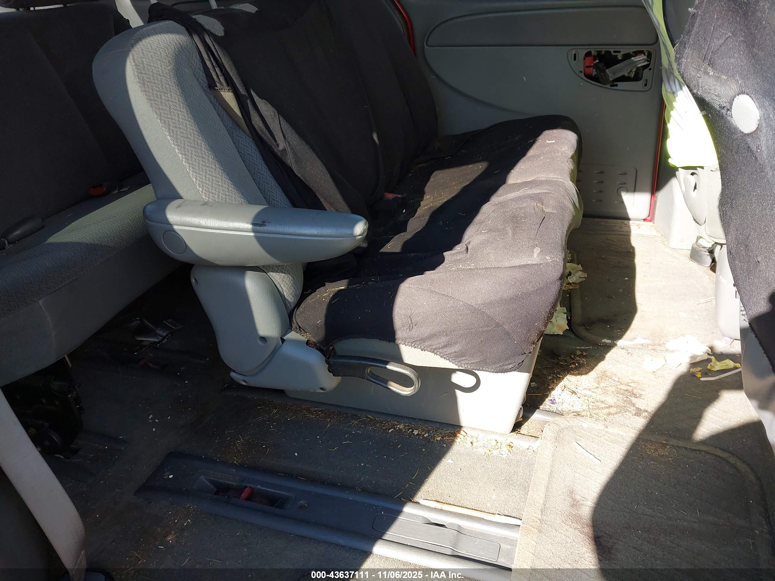 CHRYSLER TOWN image 8