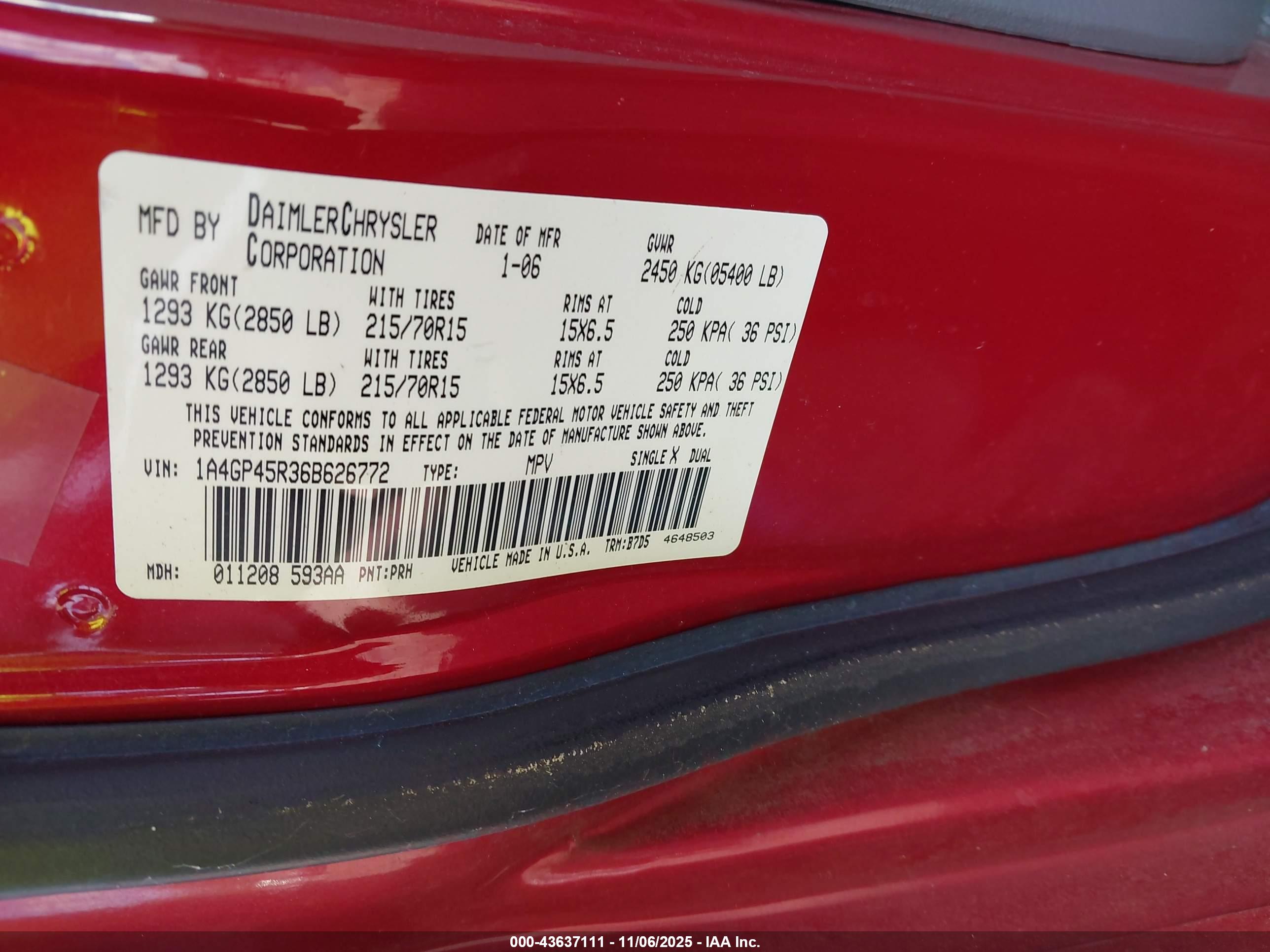 CHRYSLER TOWN image 9