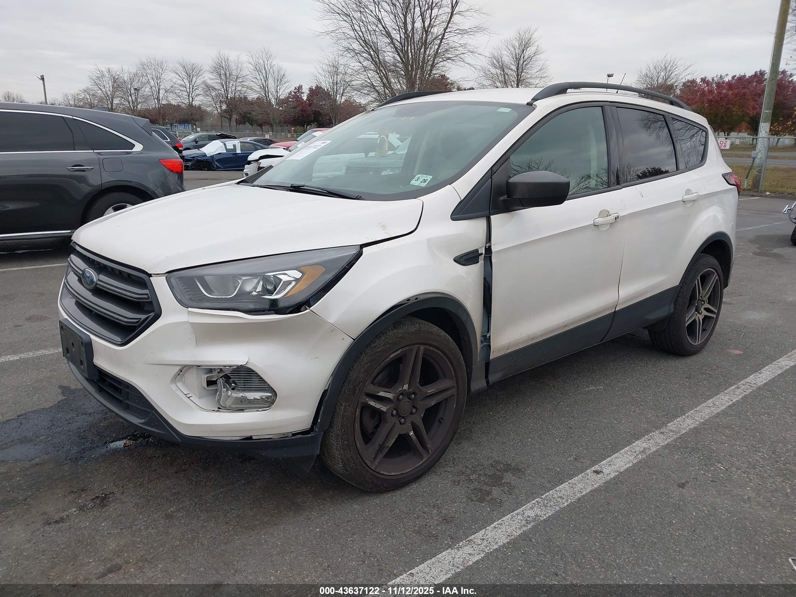FORD ESCAPE image 2