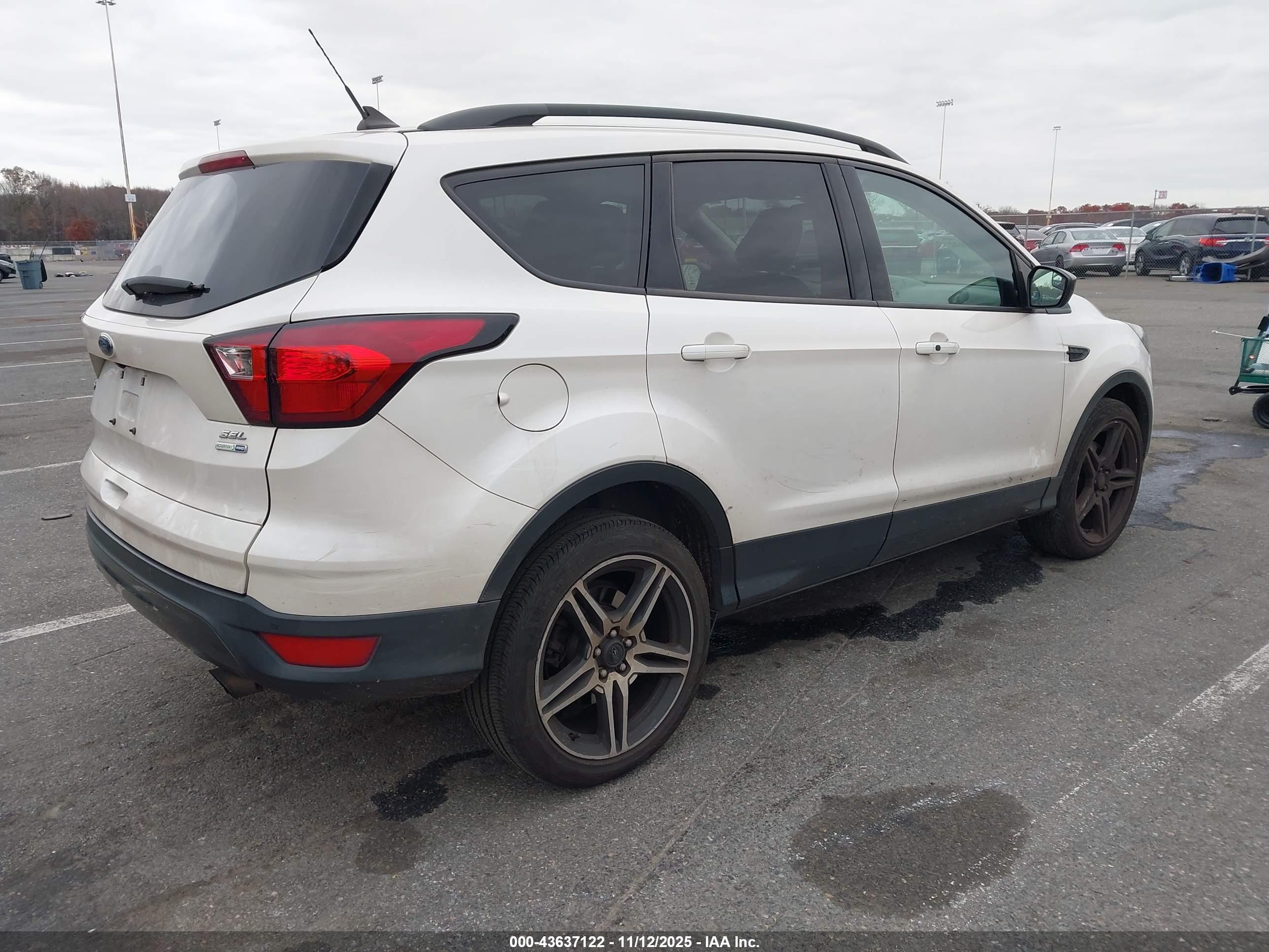 FORD ESCAPE image 4