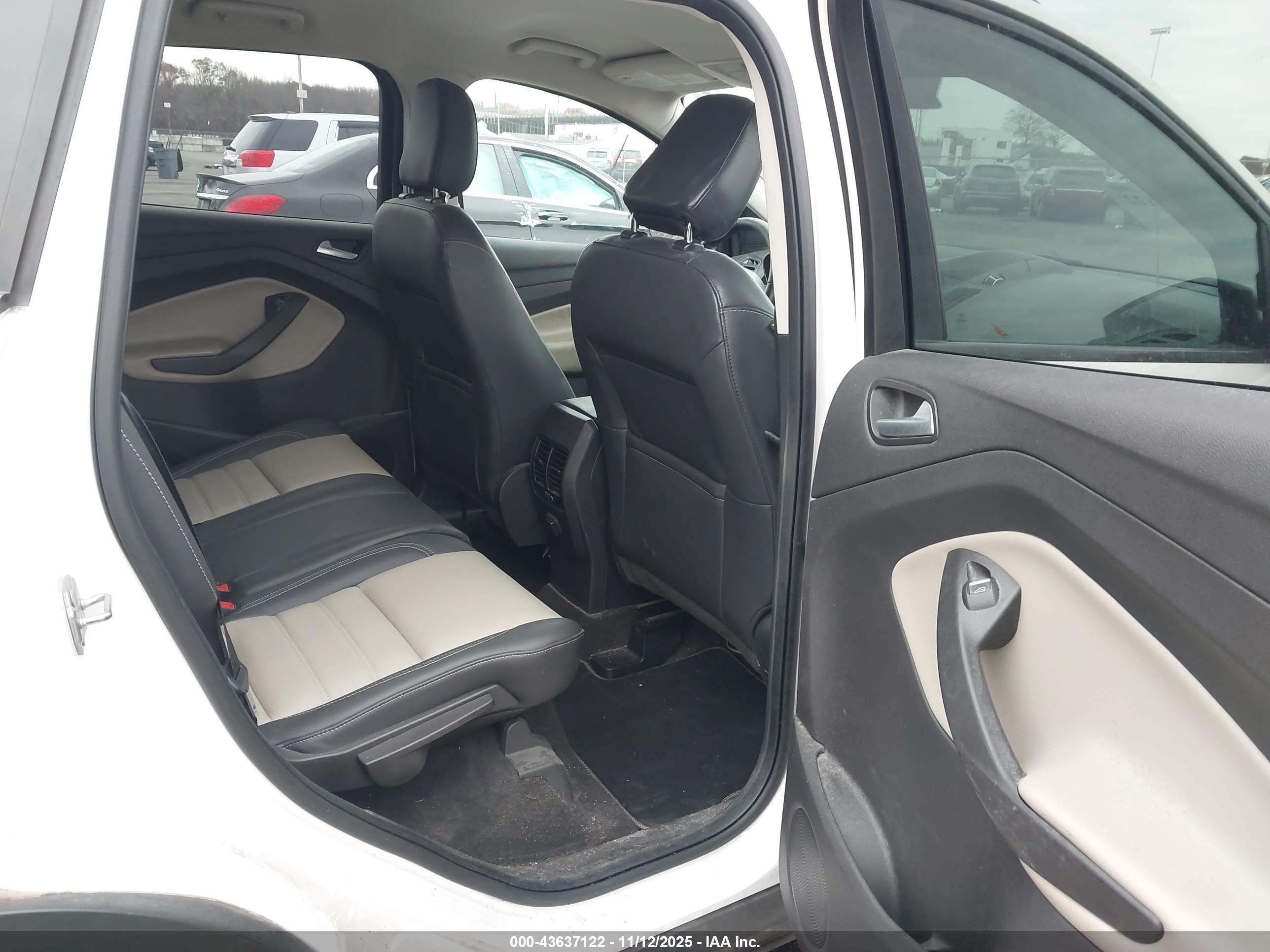 FORD ESCAPE image 8