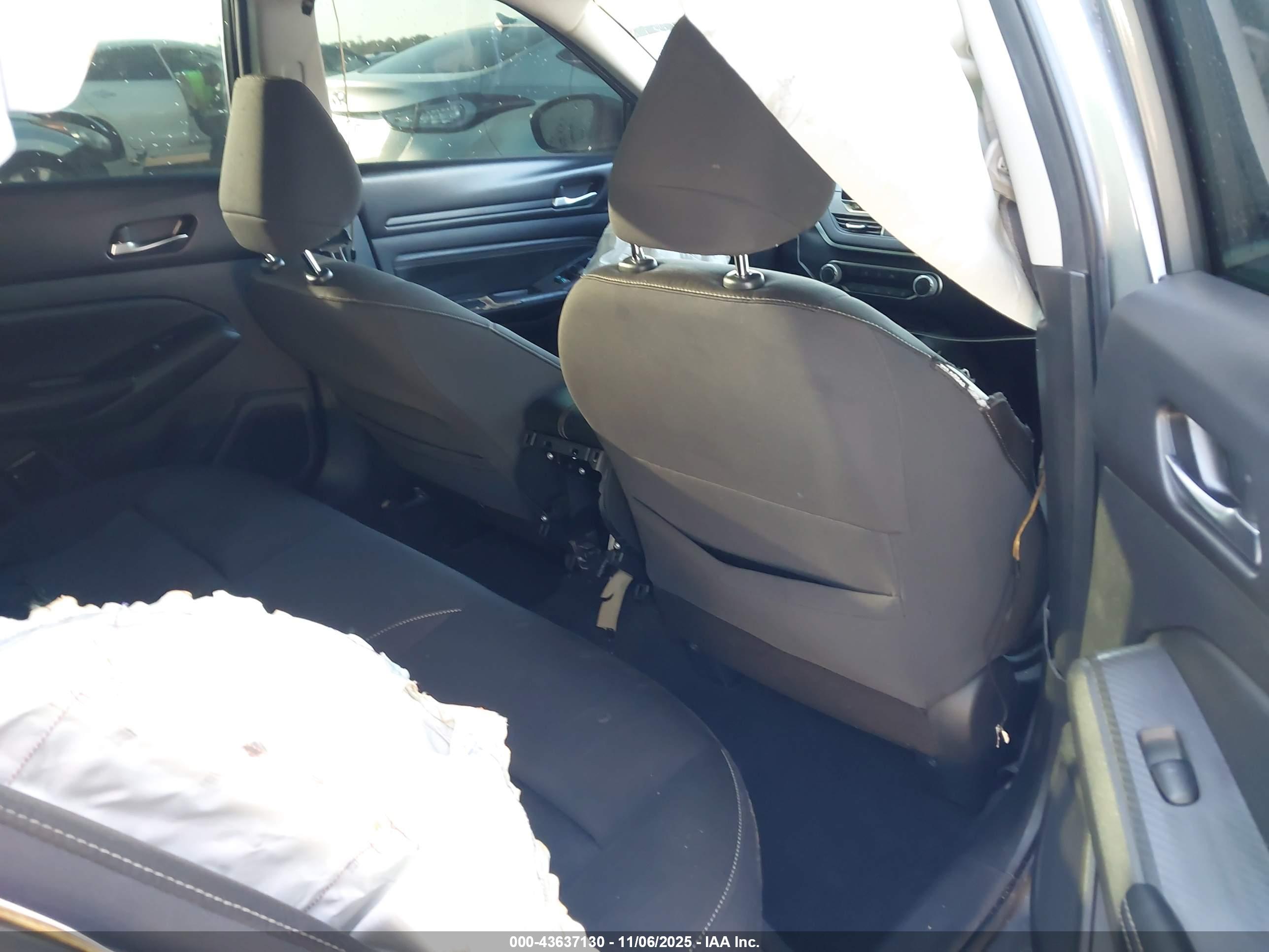 NISSAN ALTIMA image 8