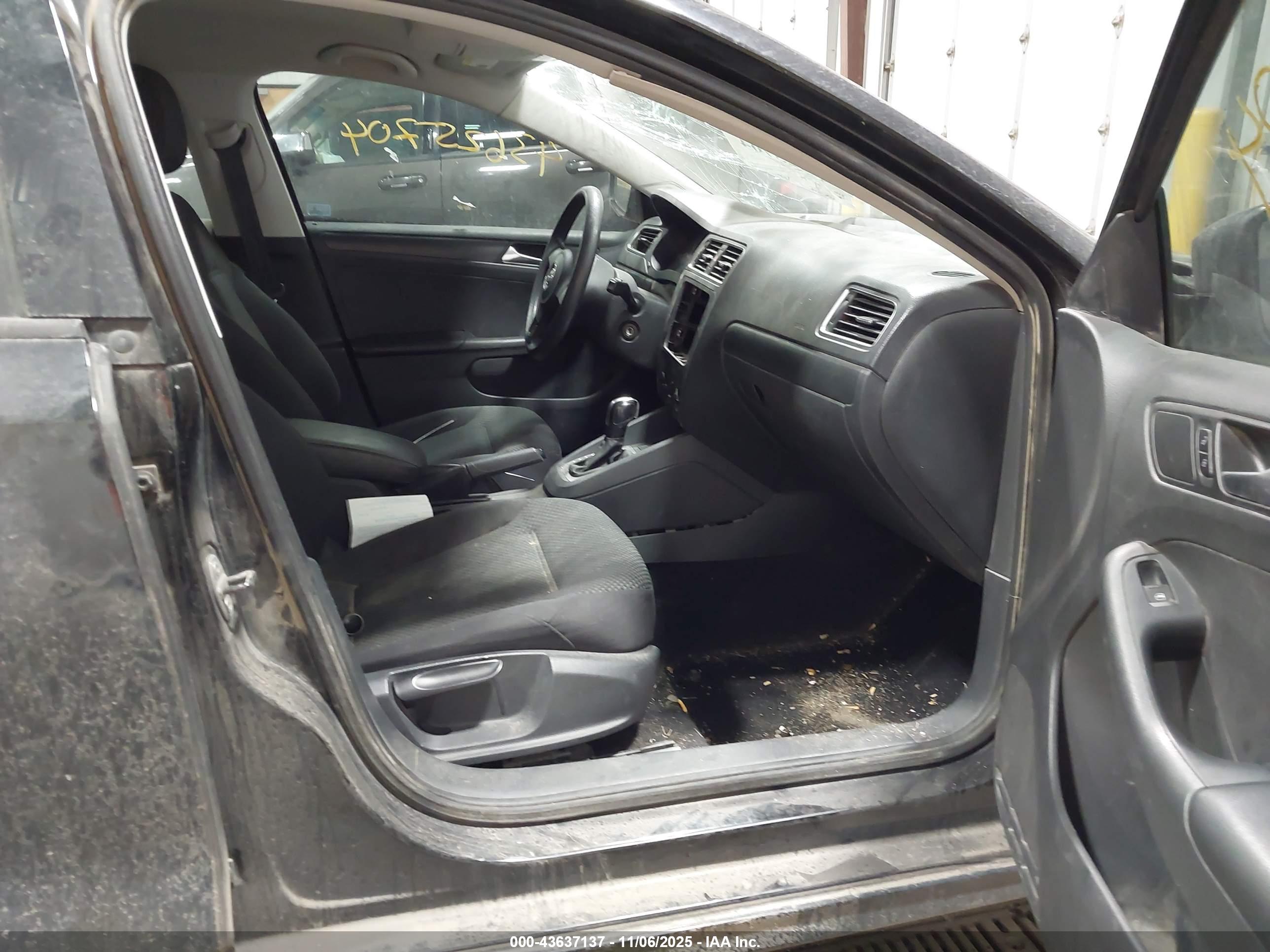 VOLKSWAGEN JETTA image 5