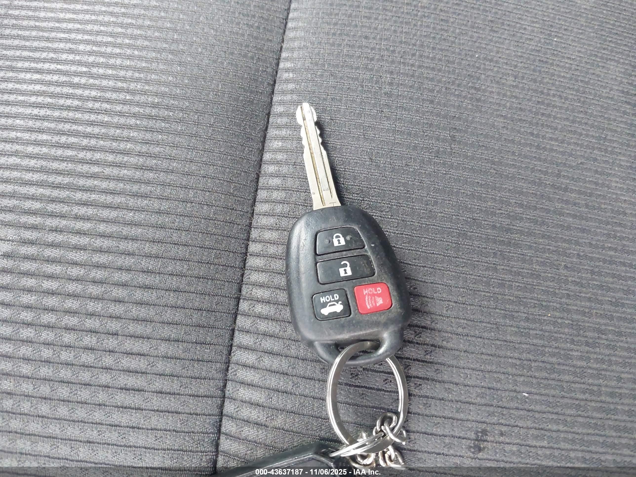 TOYOTA CAMRY image 11