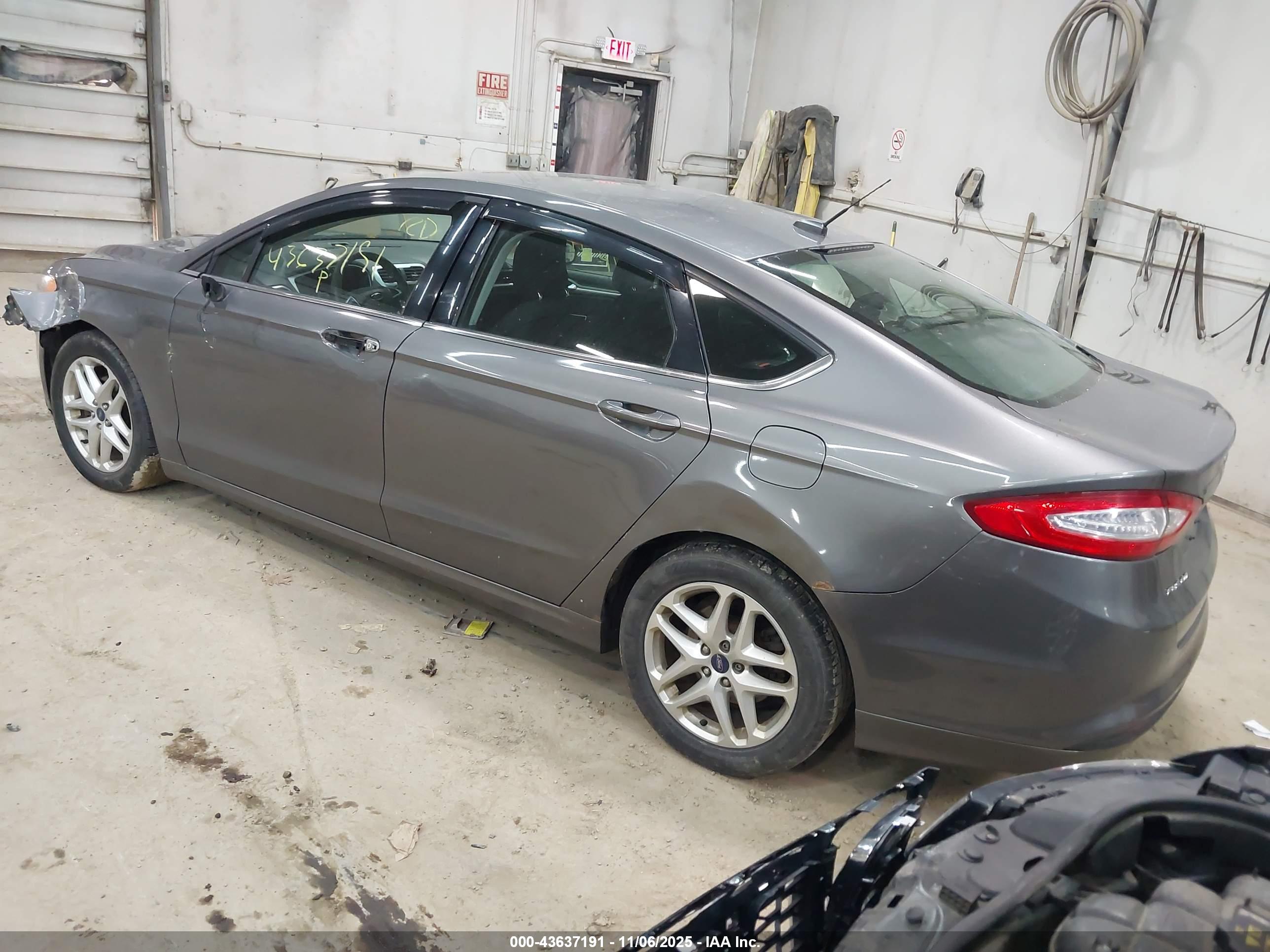 FORD FUSION image 3