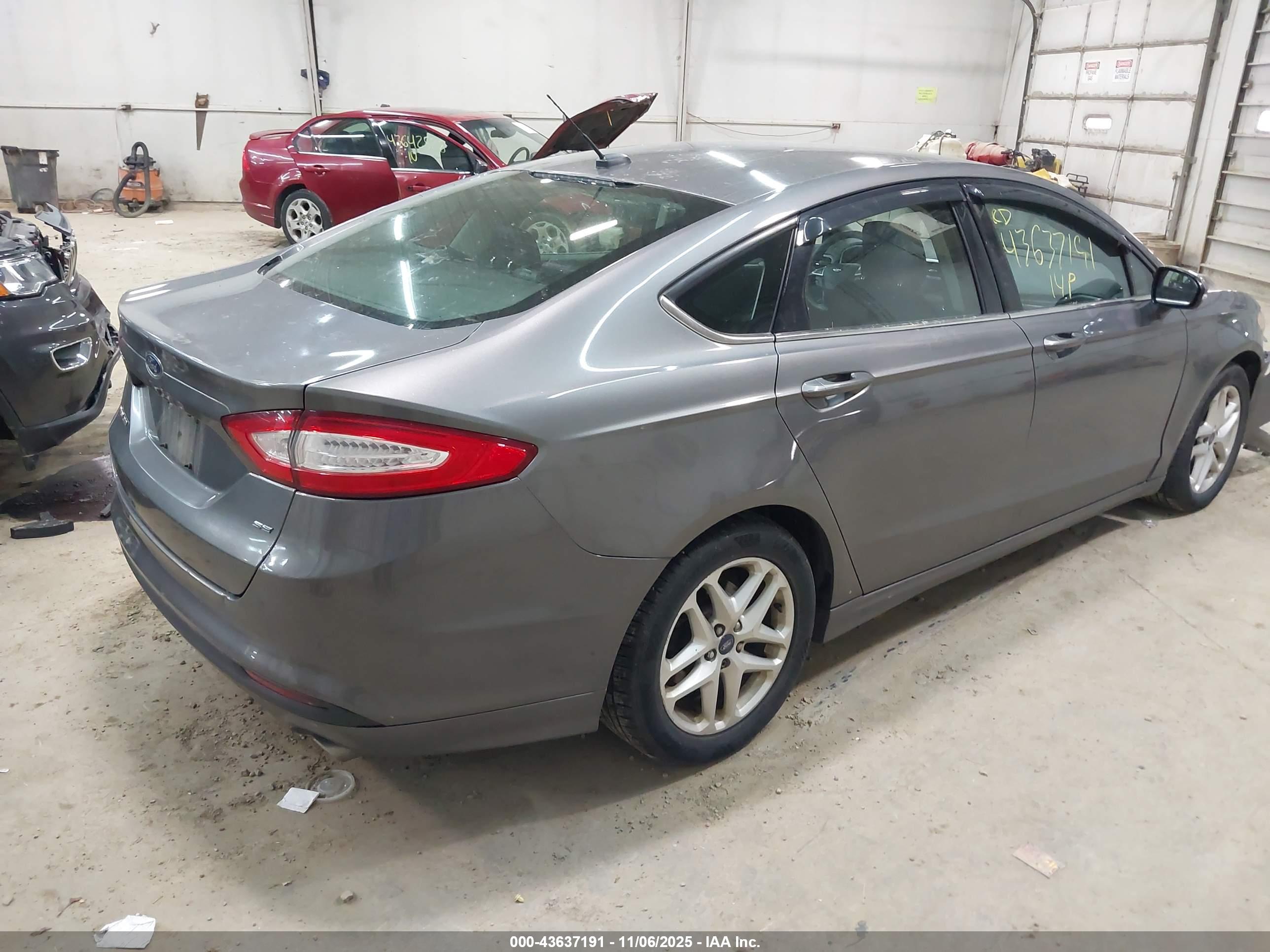 FORD FUSION image 4