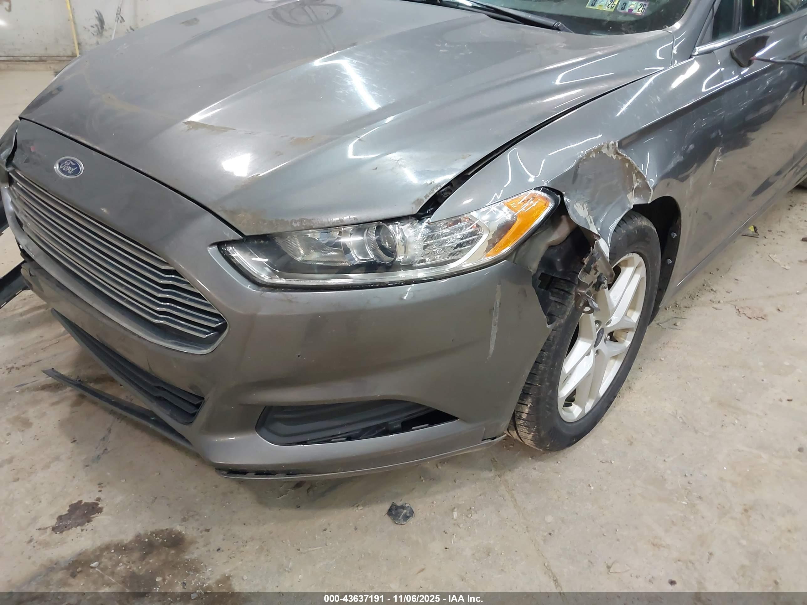 FORD FUSION image 6
