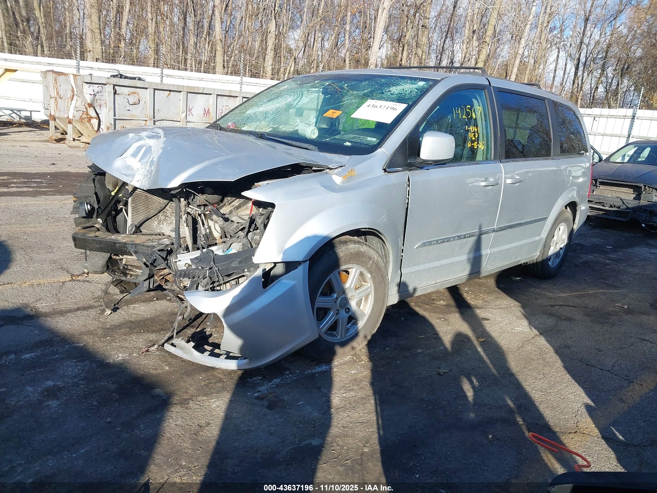 CHRYSLER TOWN image 2