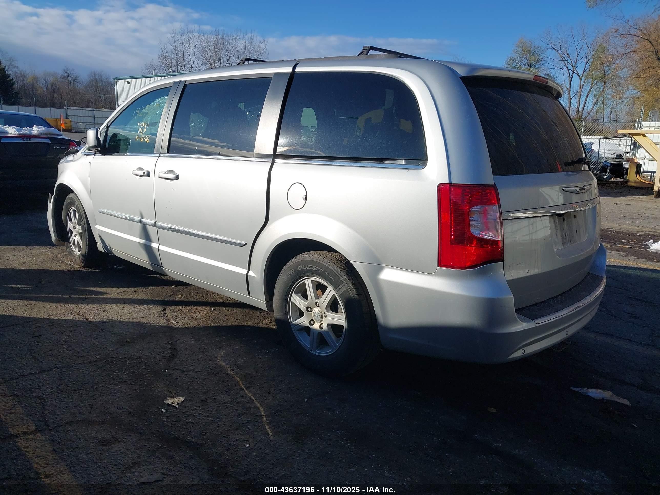CHRYSLER TOWN image 3
