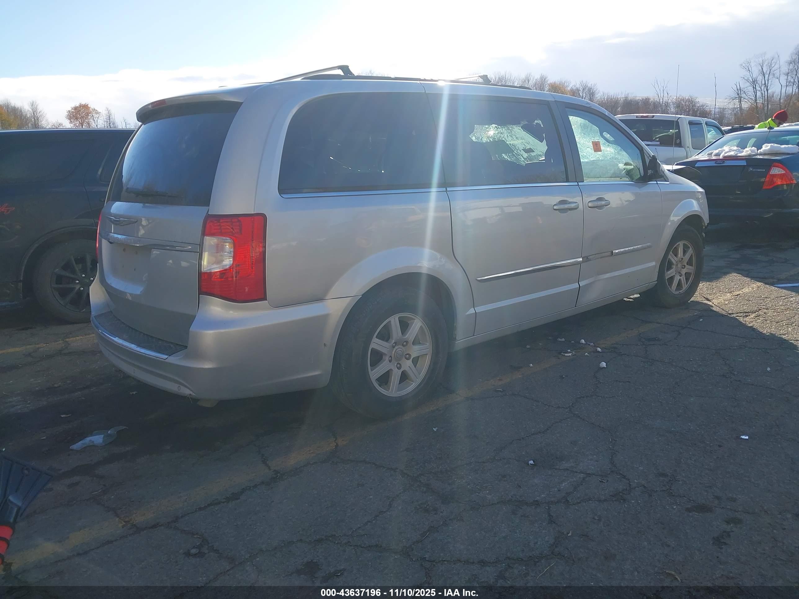 CHRYSLER TOWN image 4