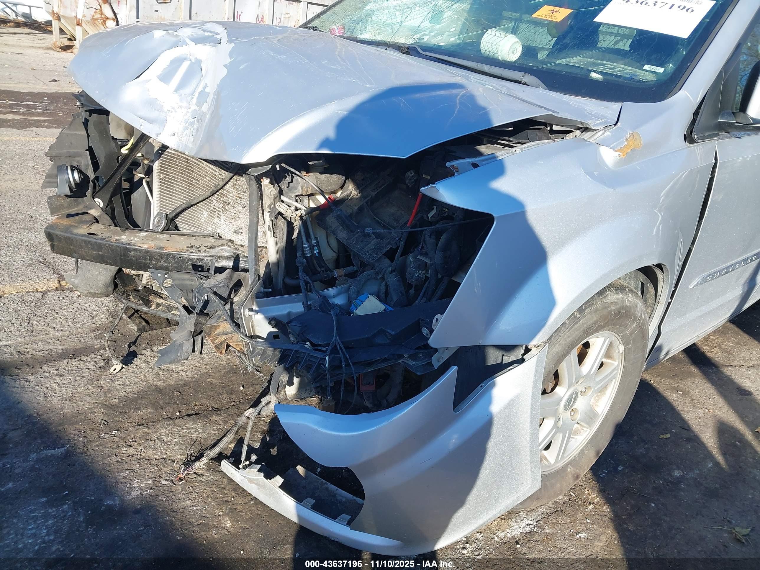 CHRYSLER TOWN image 6