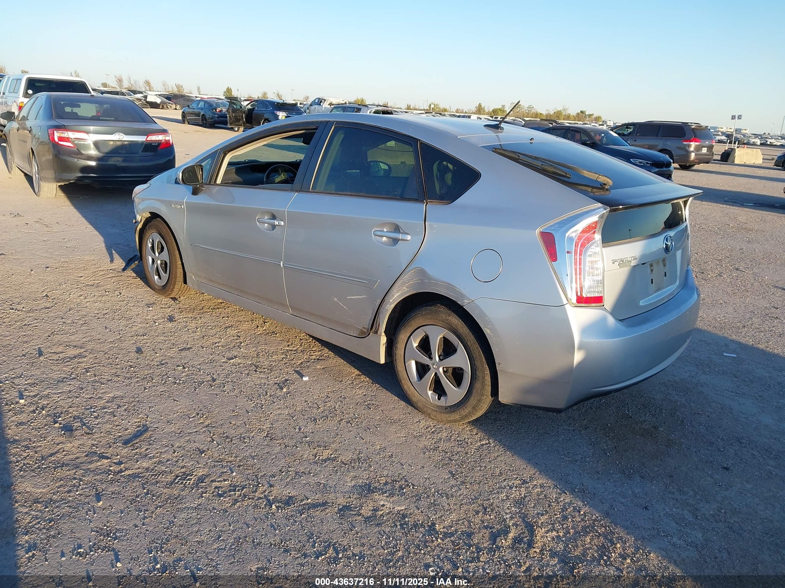 TOYOTA PRIUS image 3