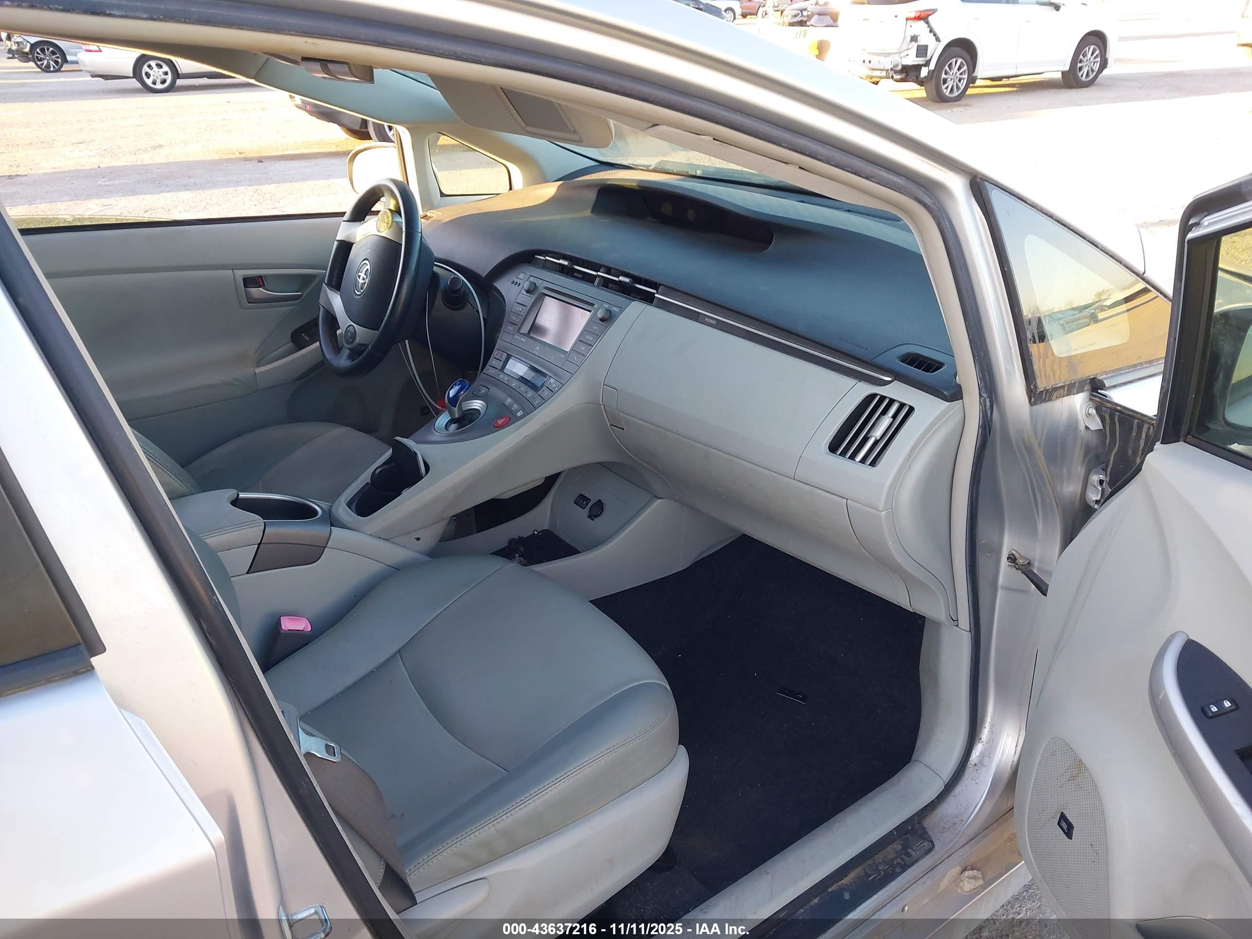 TOYOTA PRIUS image 5