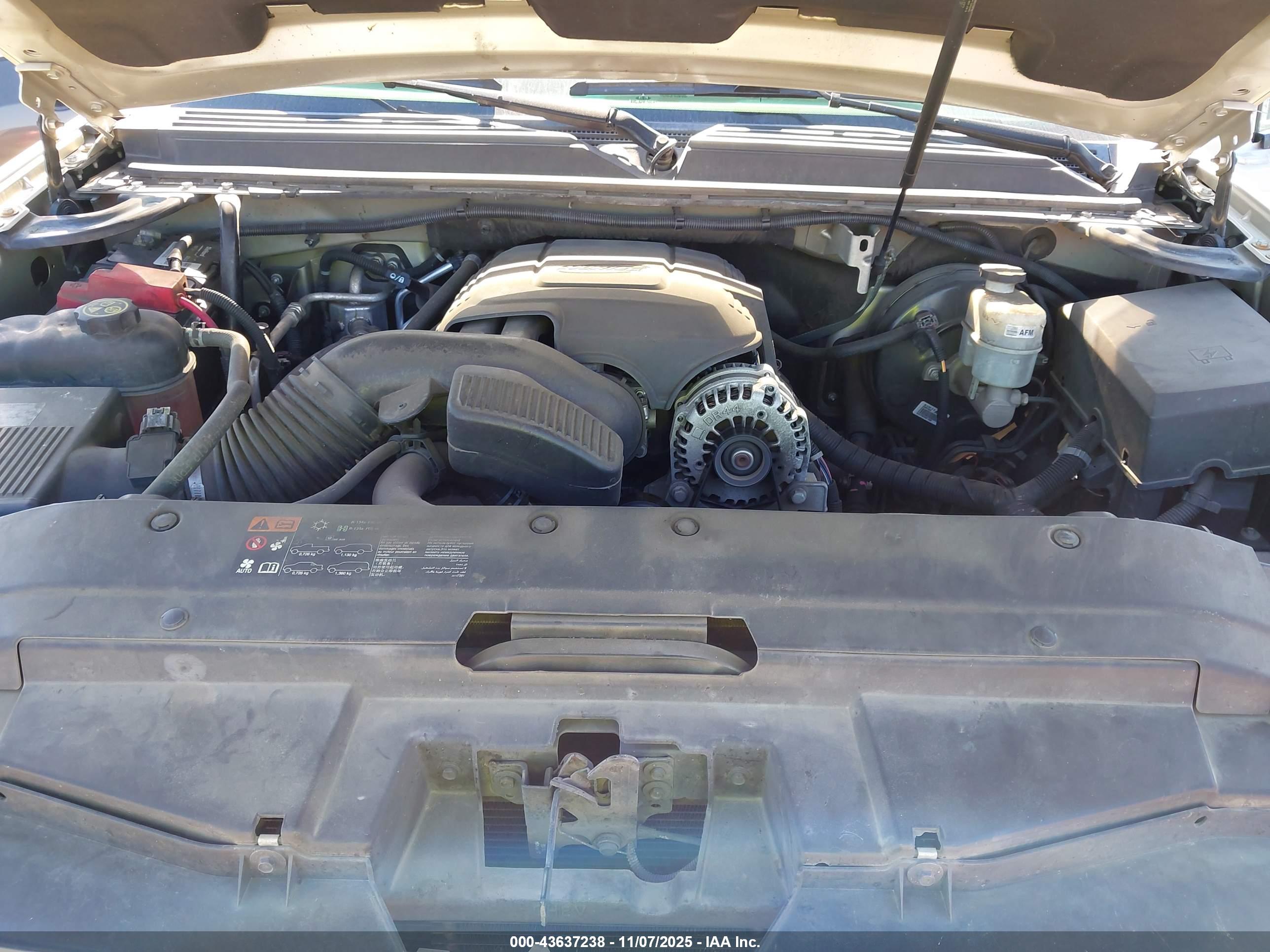 CHEVROLET SUBURBAN image 10