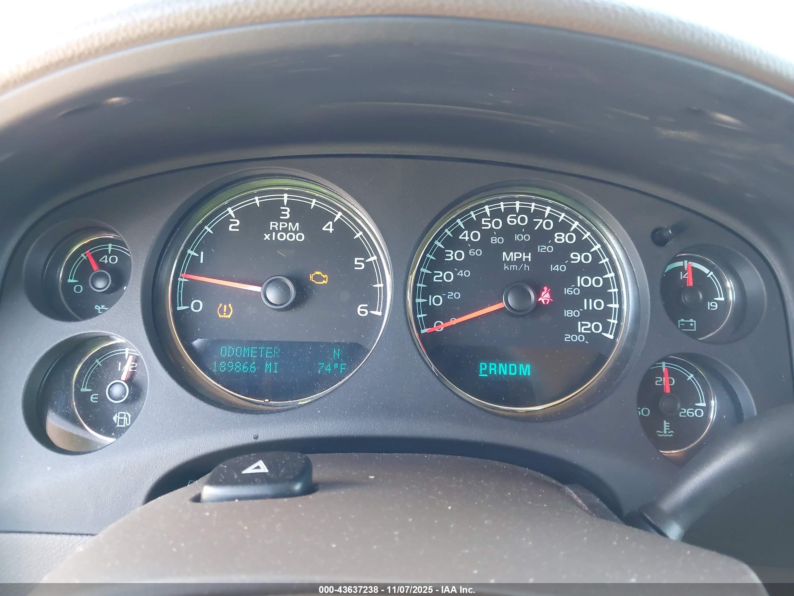 CHEVROLET SUBURBAN image 7