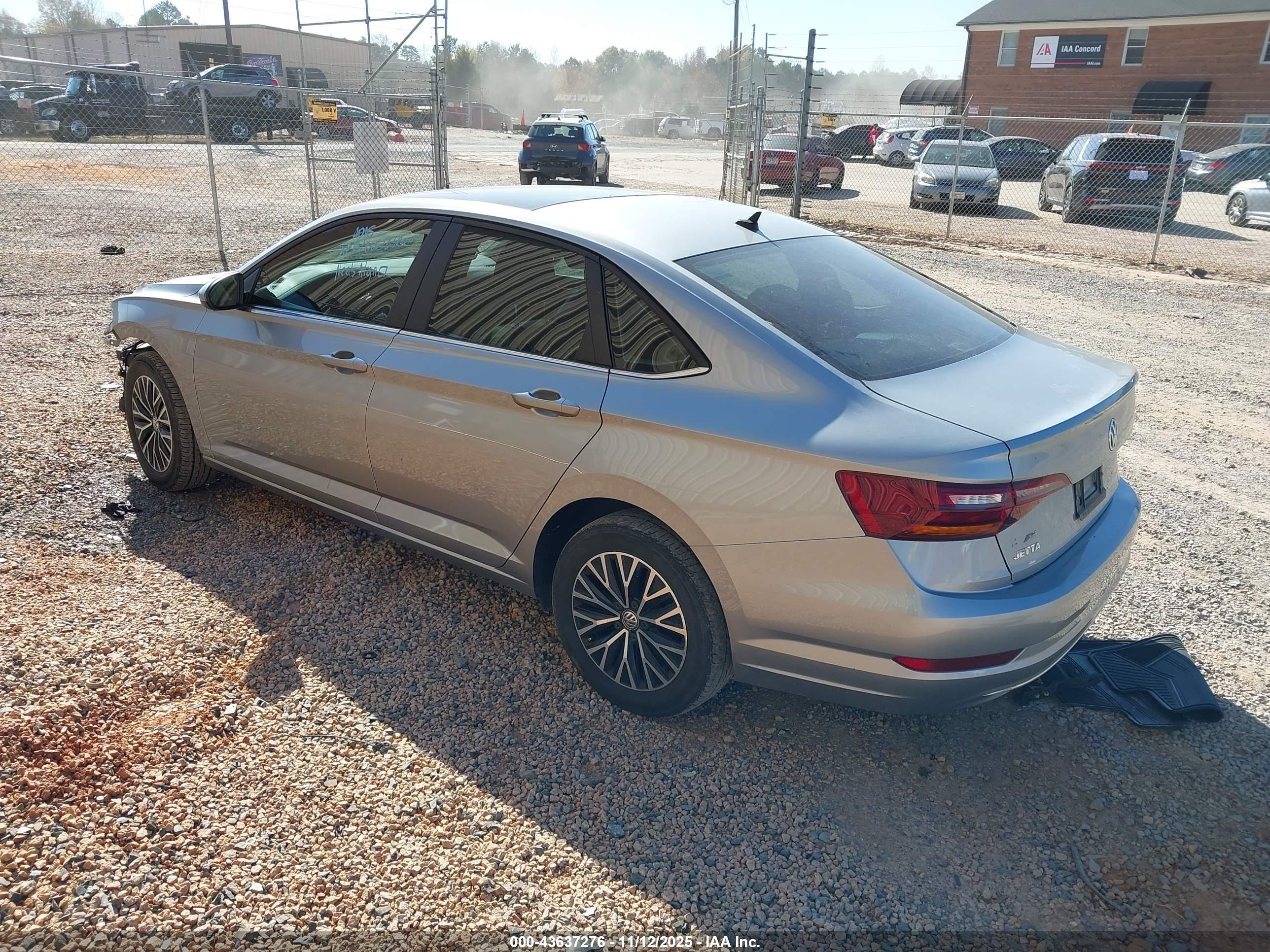 VOLKSWAGEN JETTA image 3