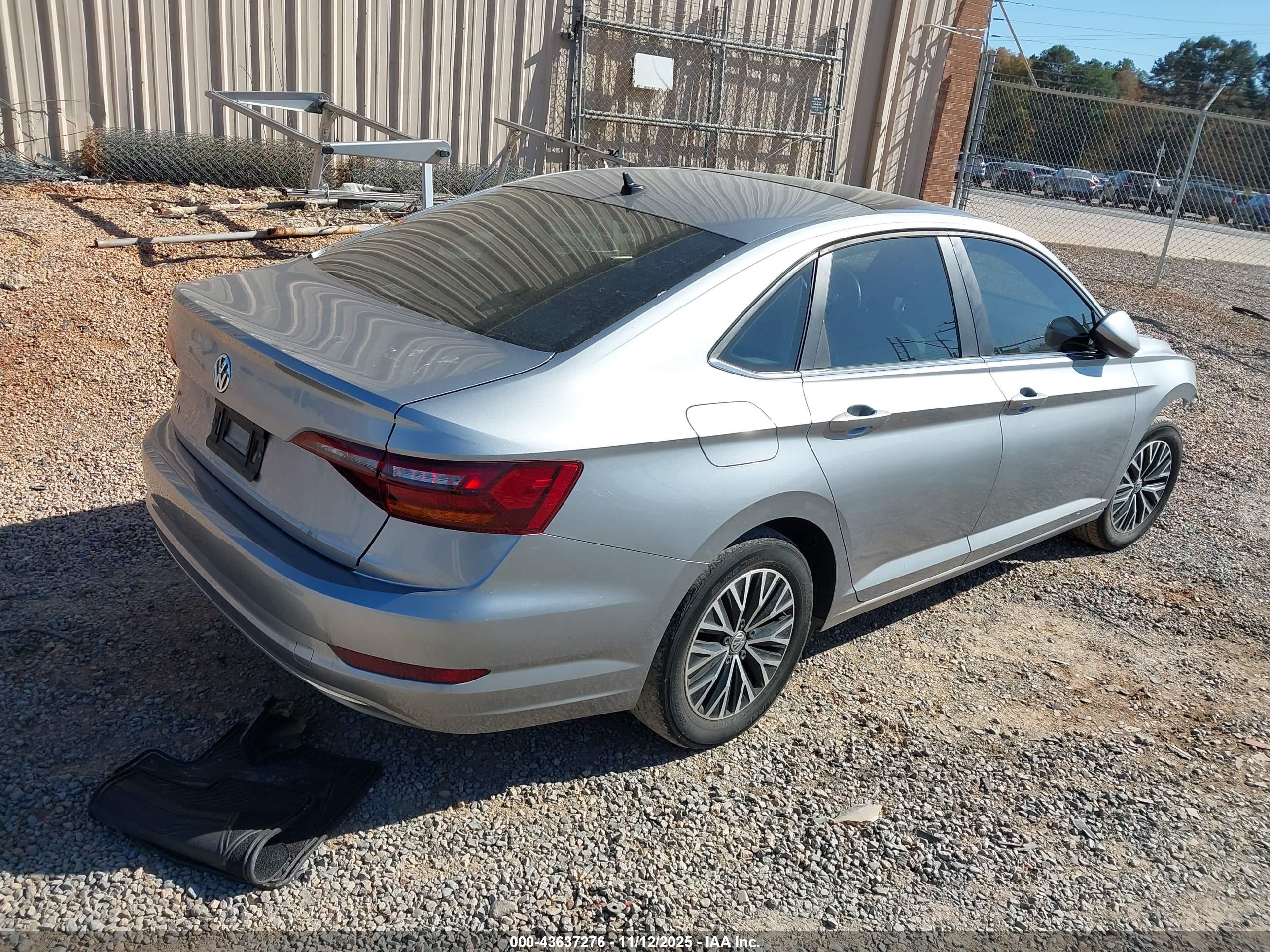 VOLKSWAGEN JETTA image 4