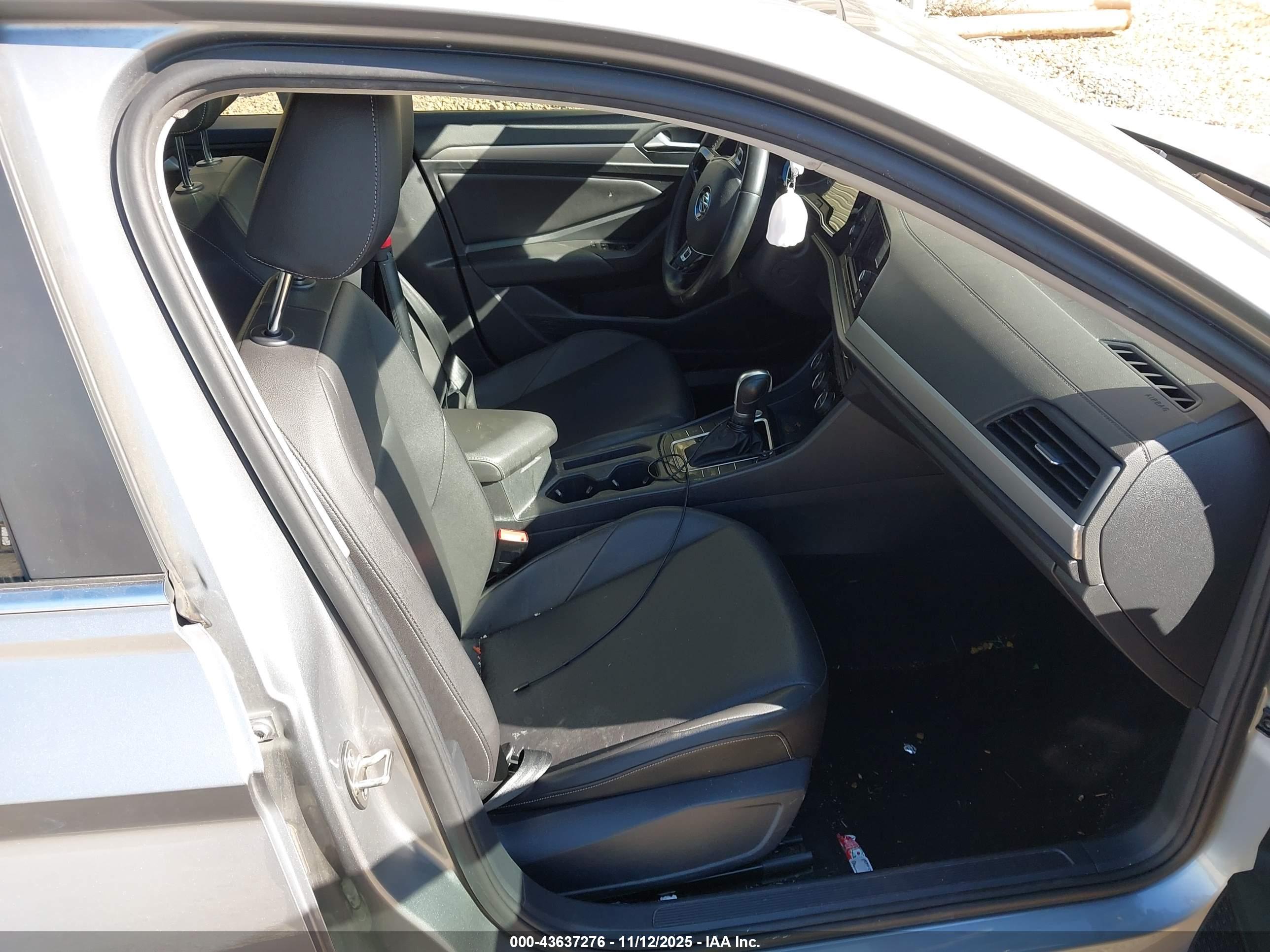 VOLKSWAGEN JETTA image 5