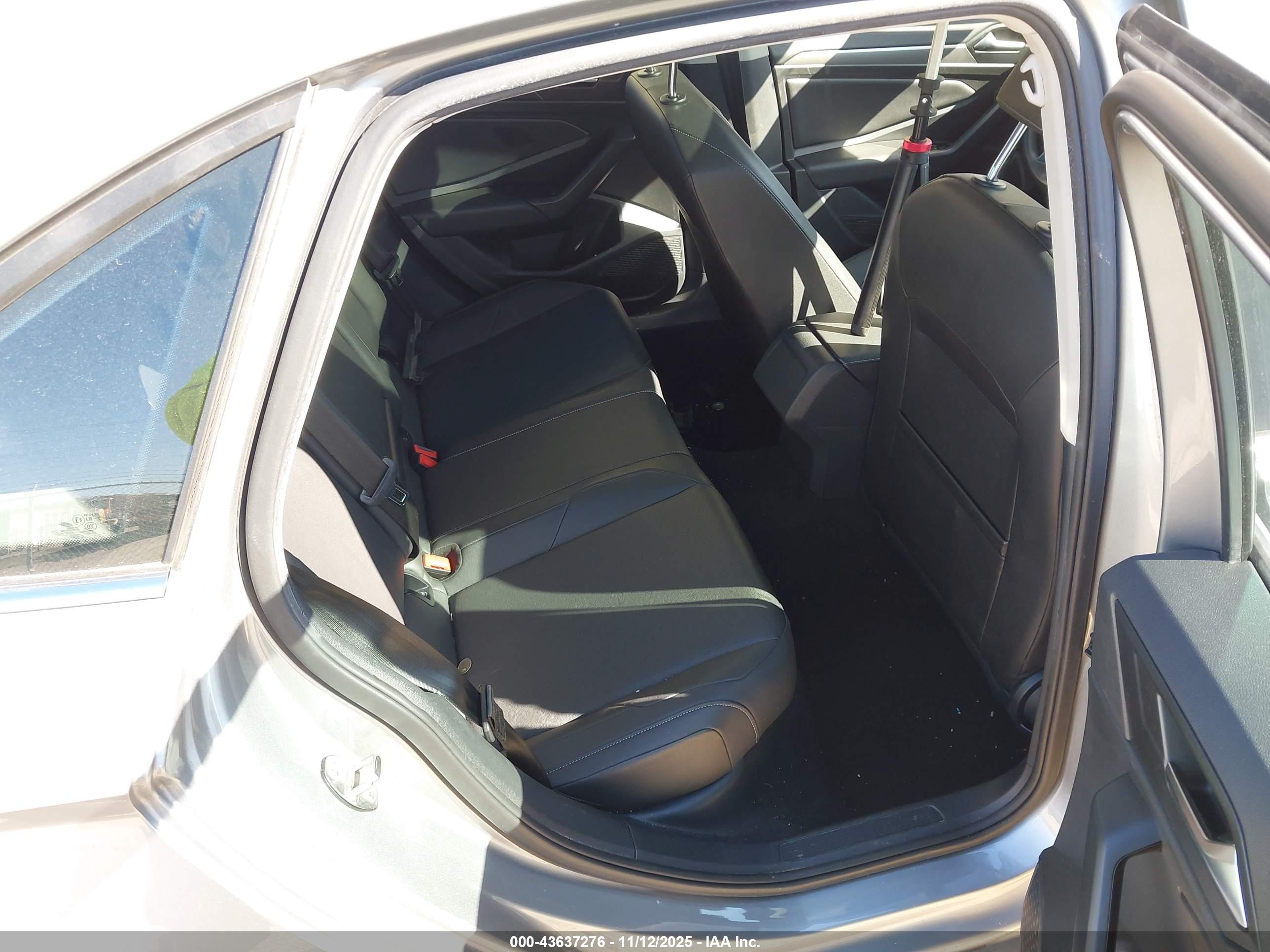 VOLKSWAGEN JETTA image 8