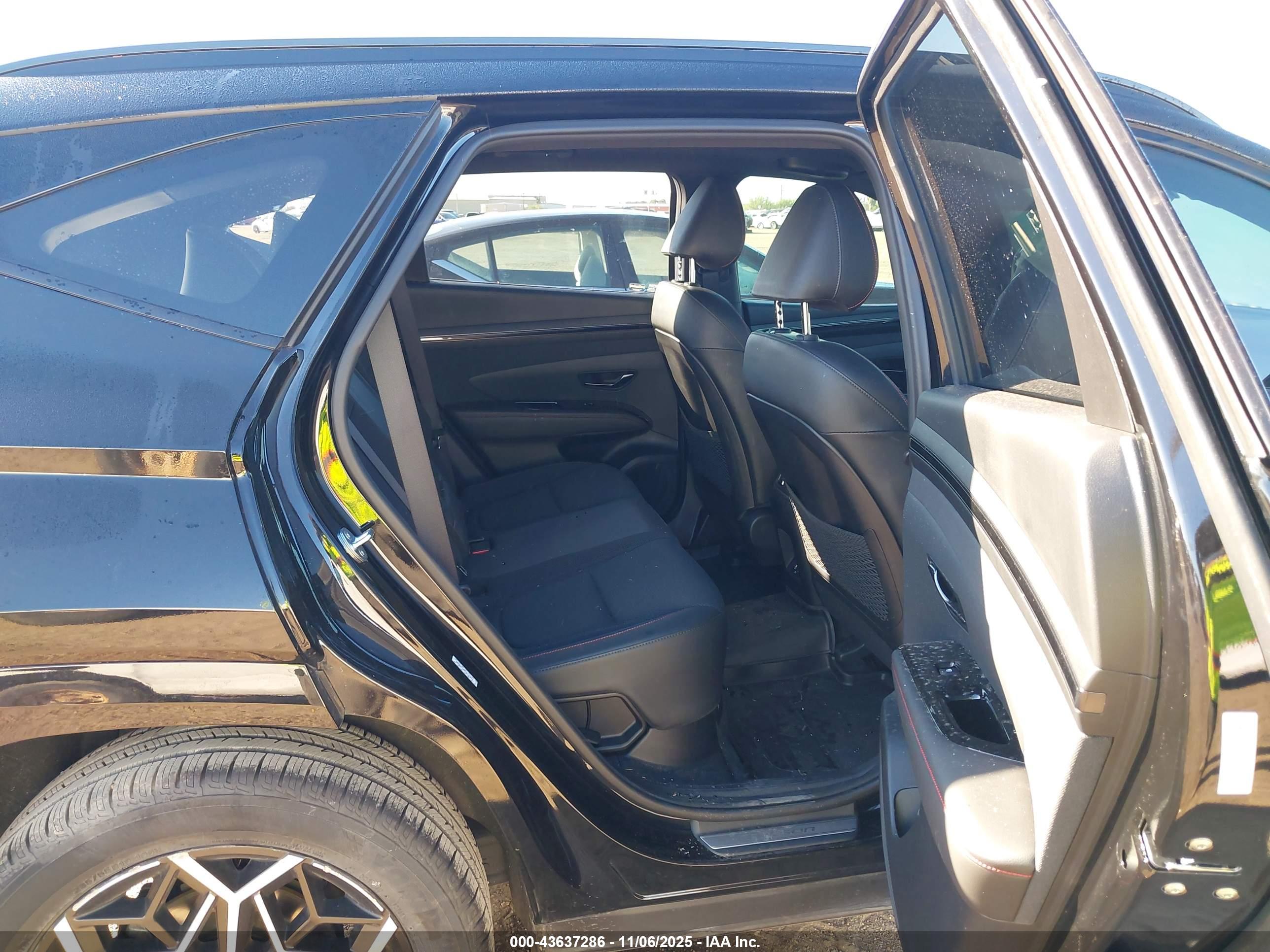 HYUNDAI TUCSON image 8