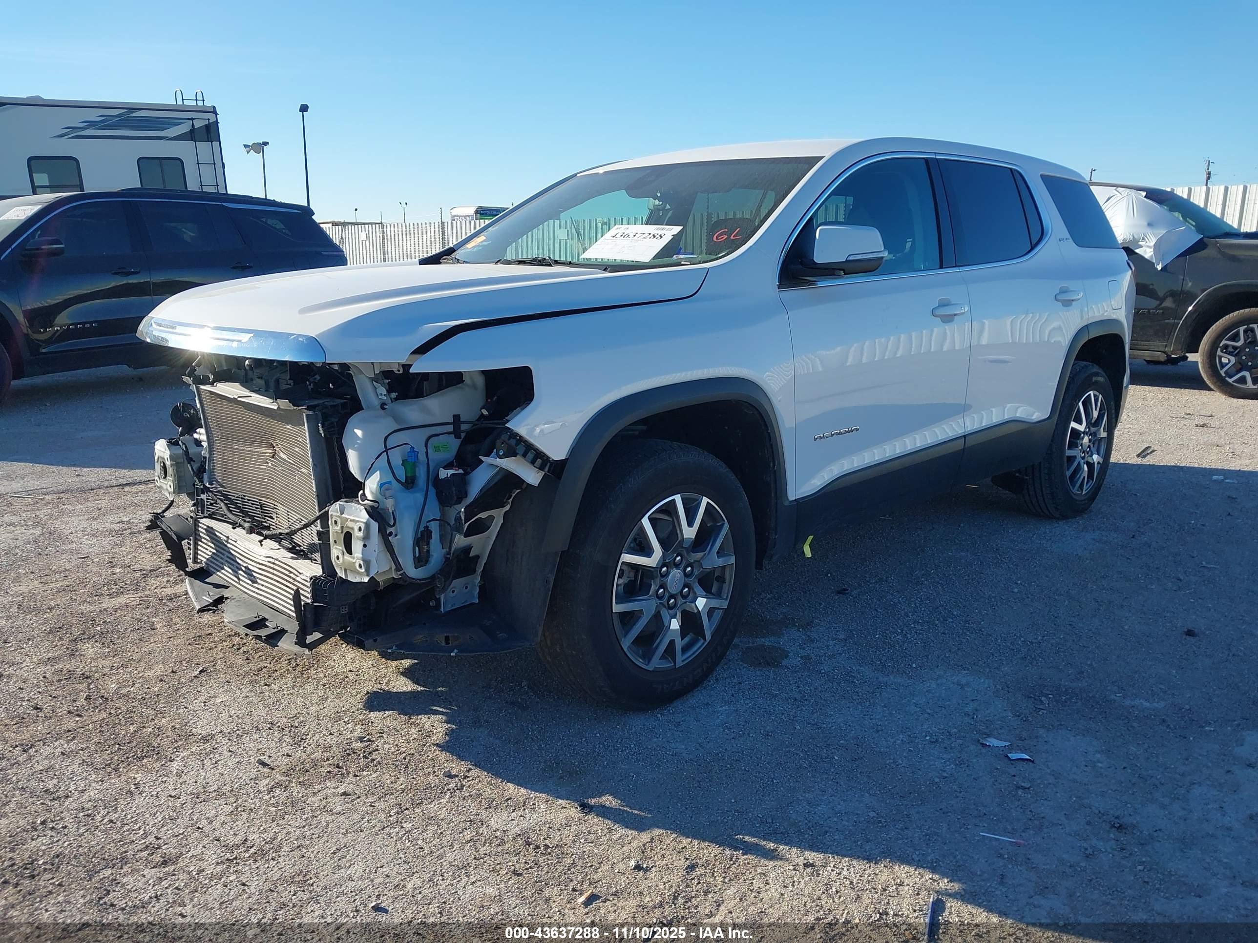 GMC ACADIA image 2