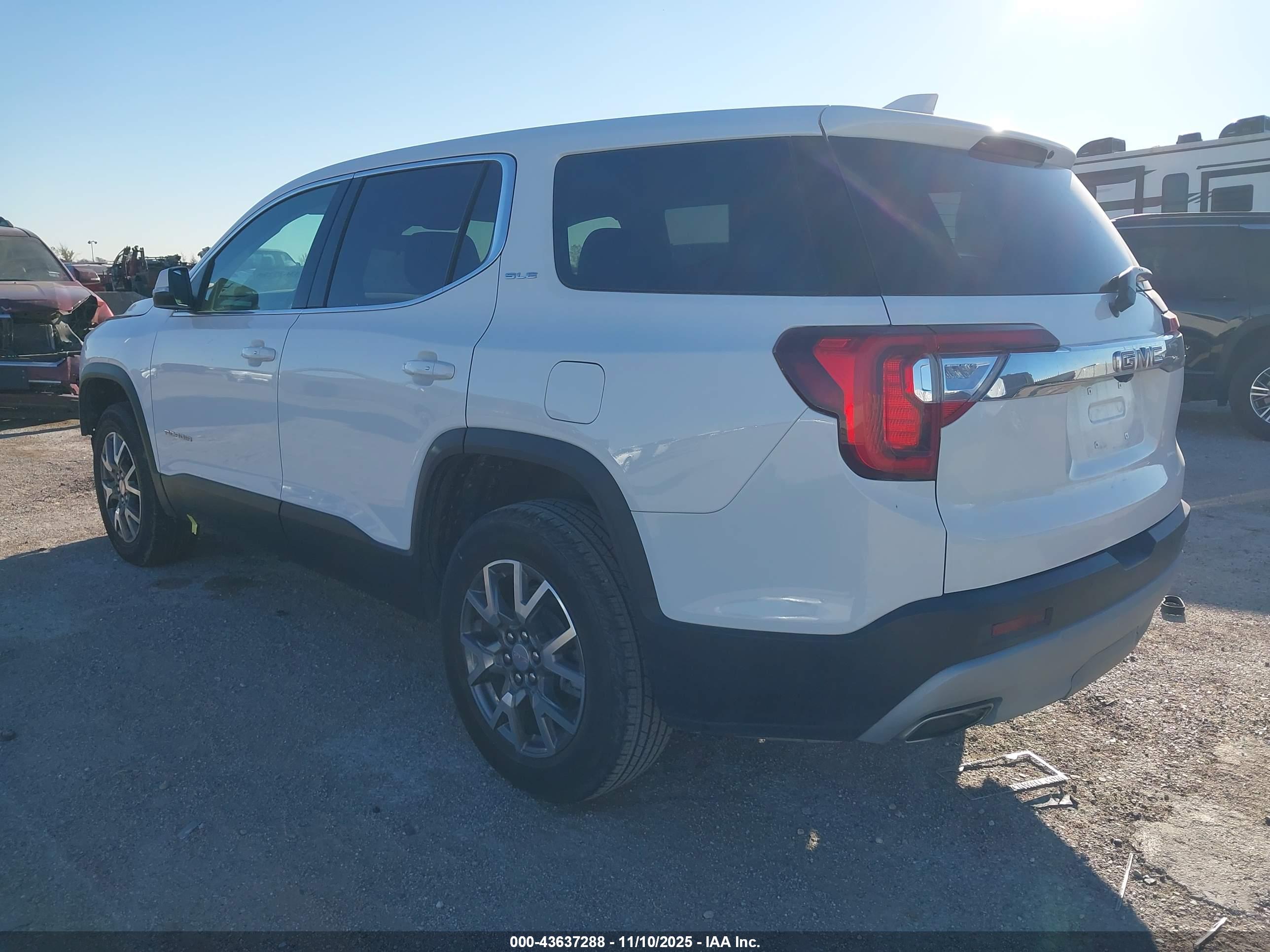 GMC ACADIA image 3