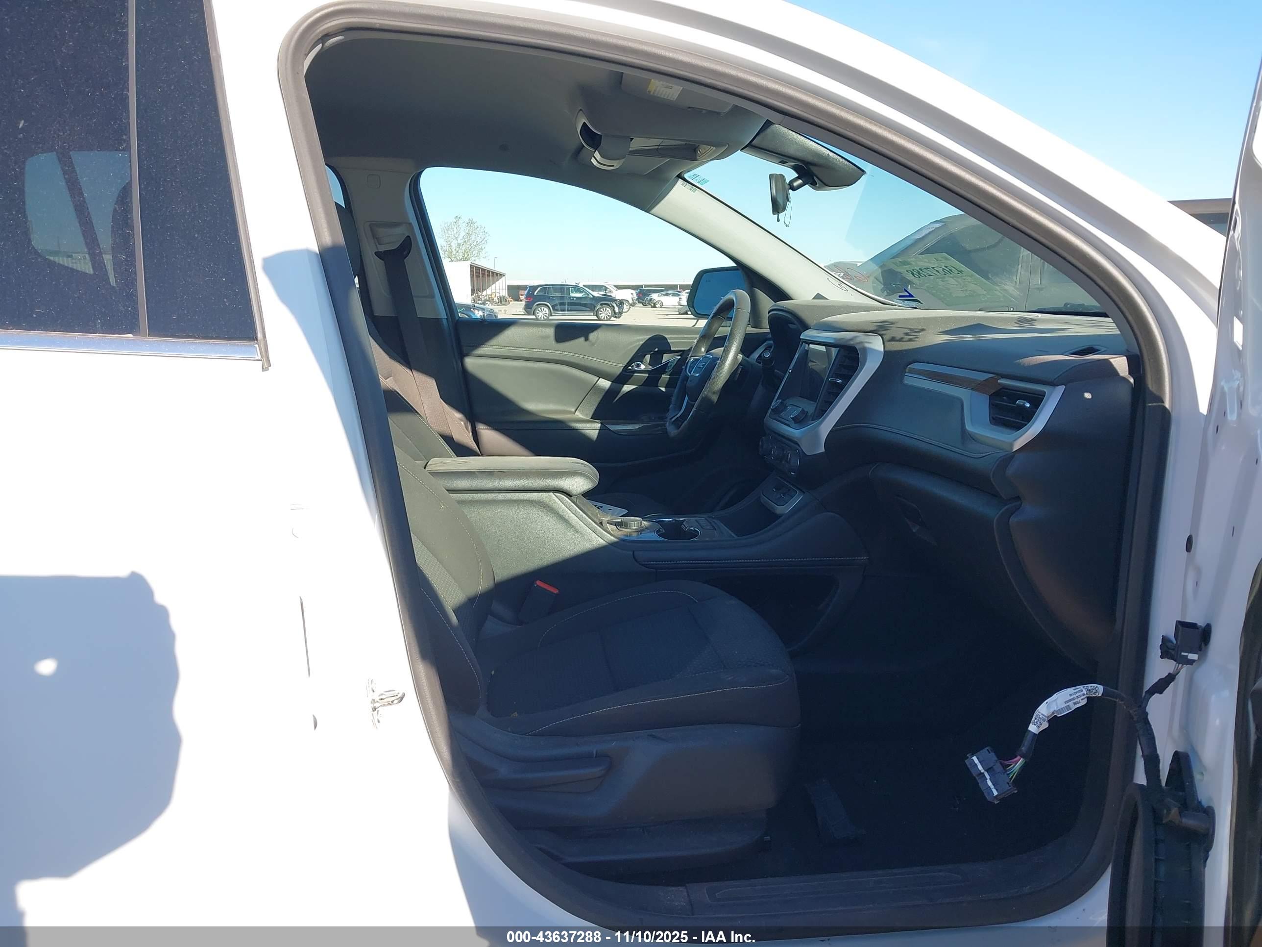 GMC ACADIA image 5