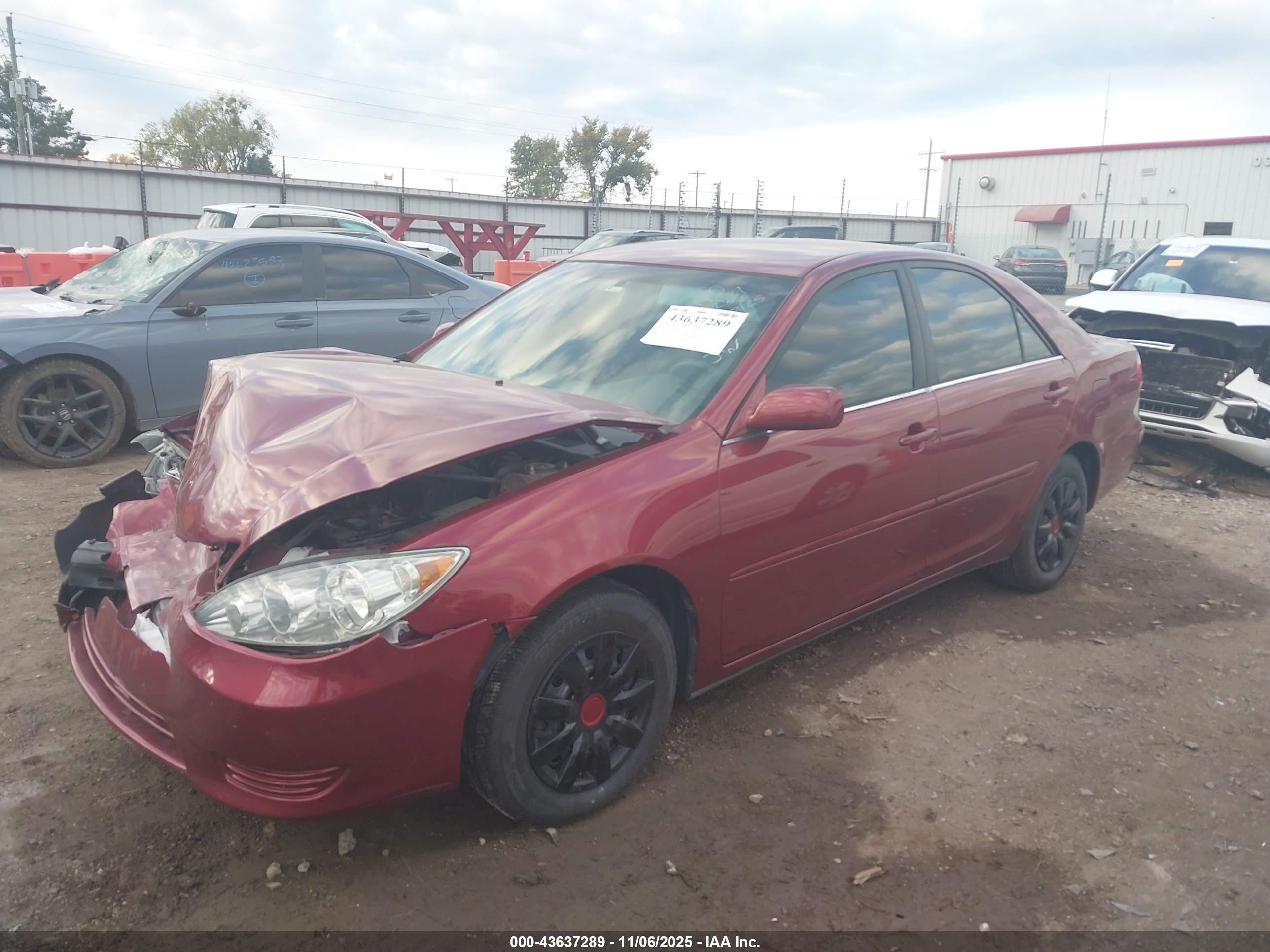 TOYOTA CAMRY image 2