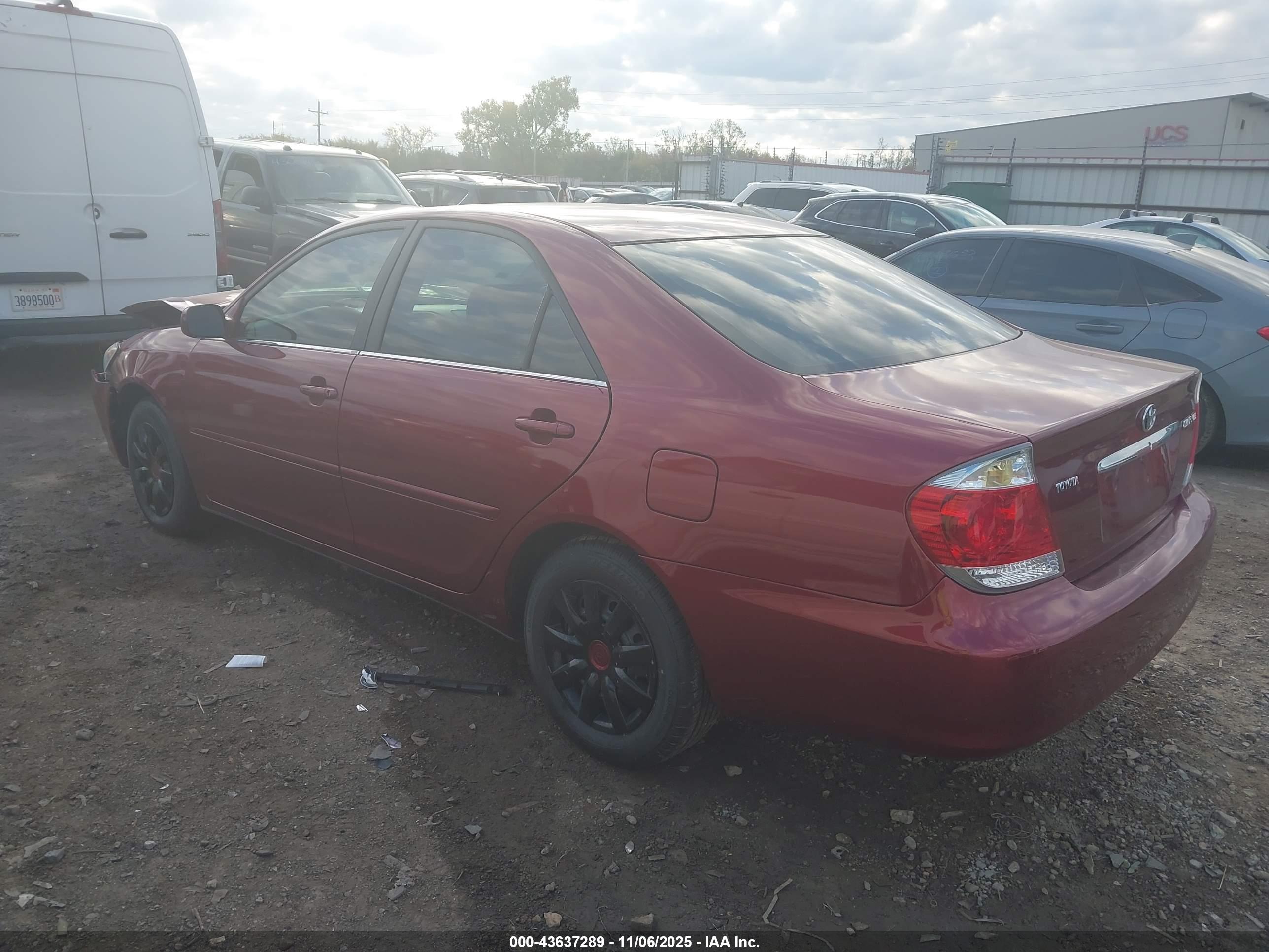 TOYOTA CAMRY image 3