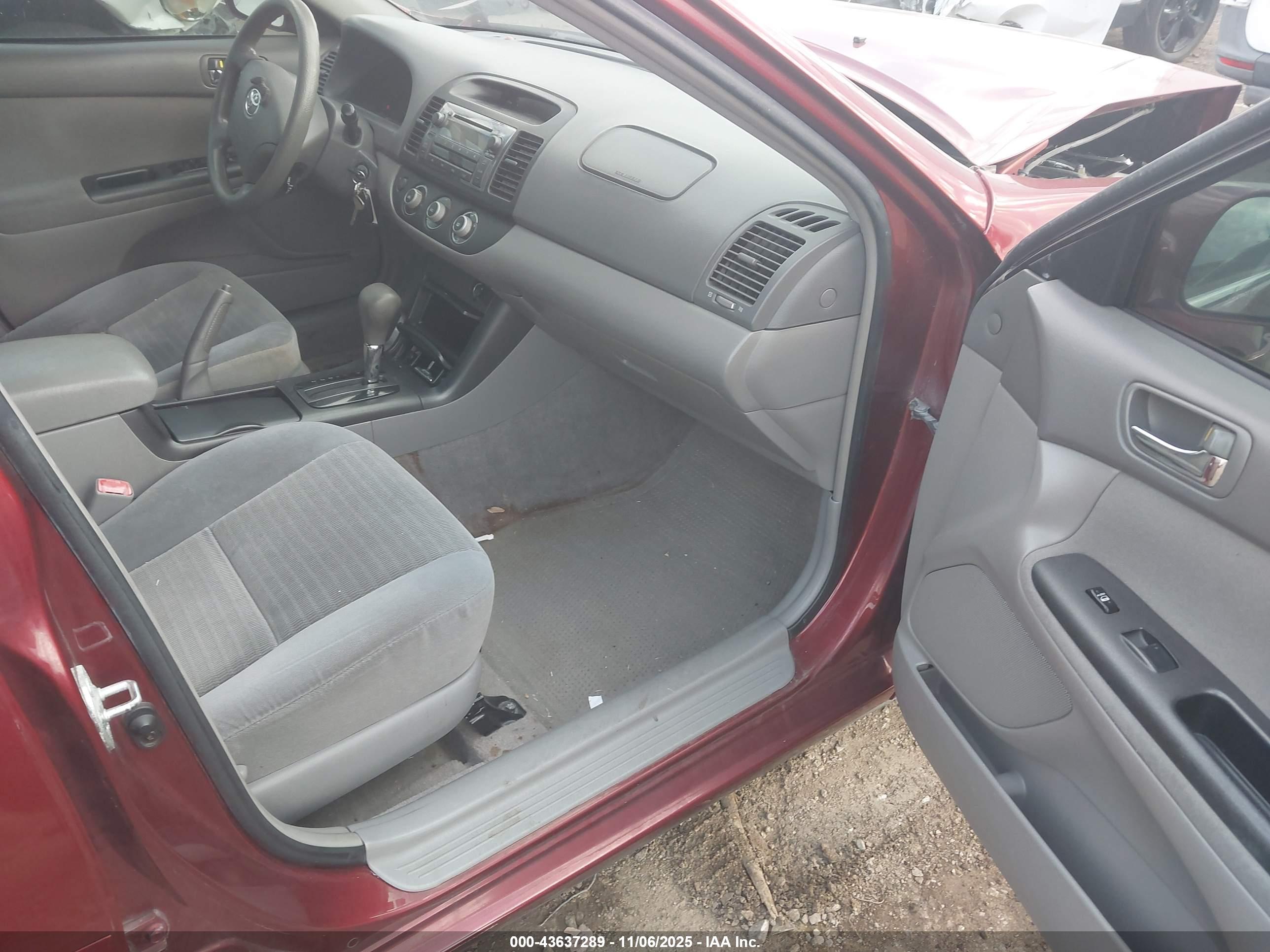 TOYOTA CAMRY image 5