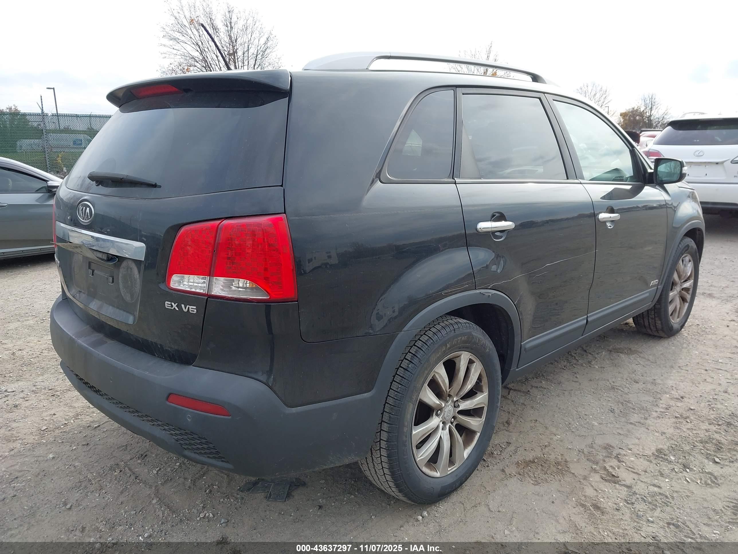 KIA SORENTO image 4