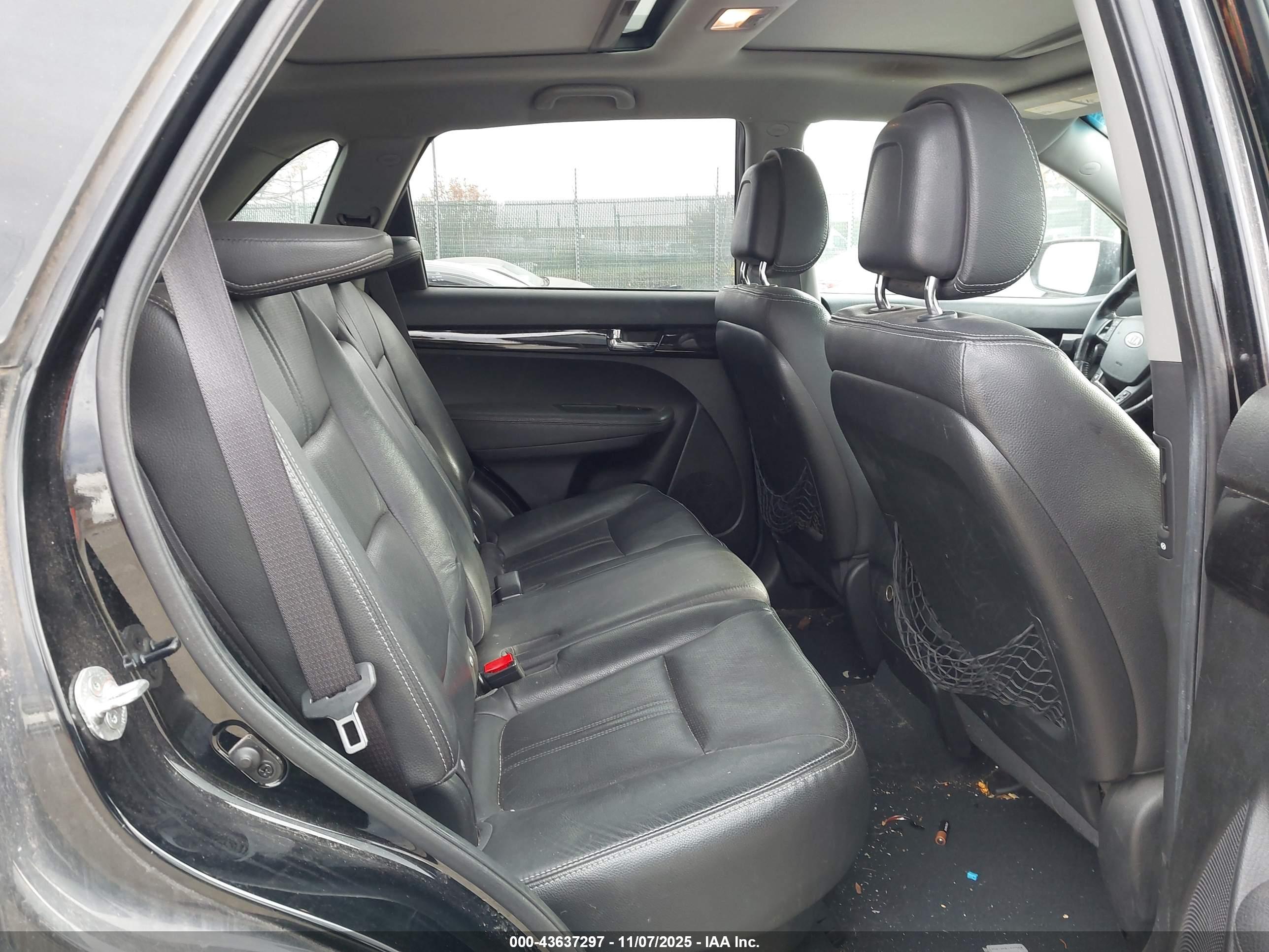 KIA SORENTO image 8