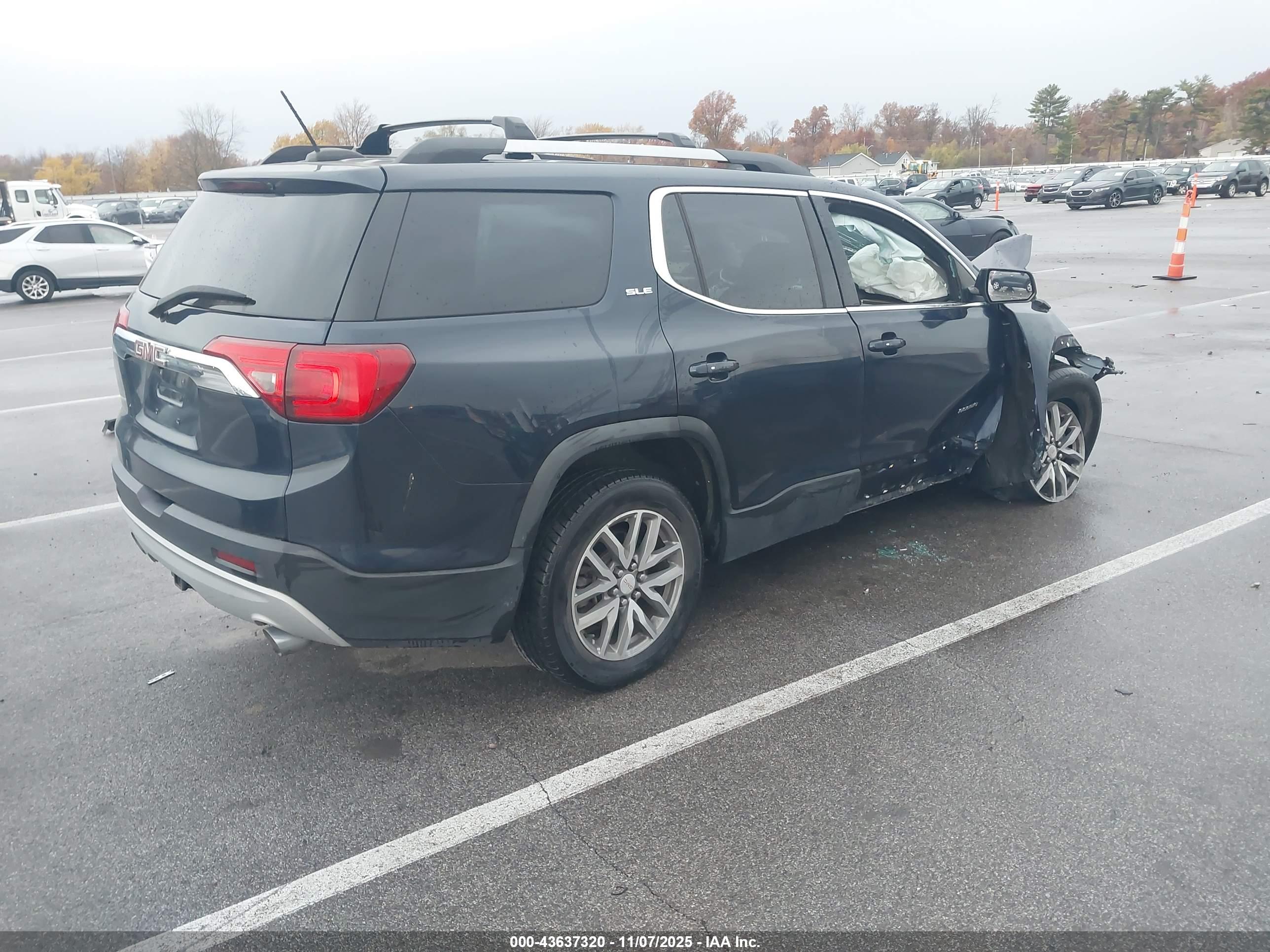 GMC ACADIA image 4