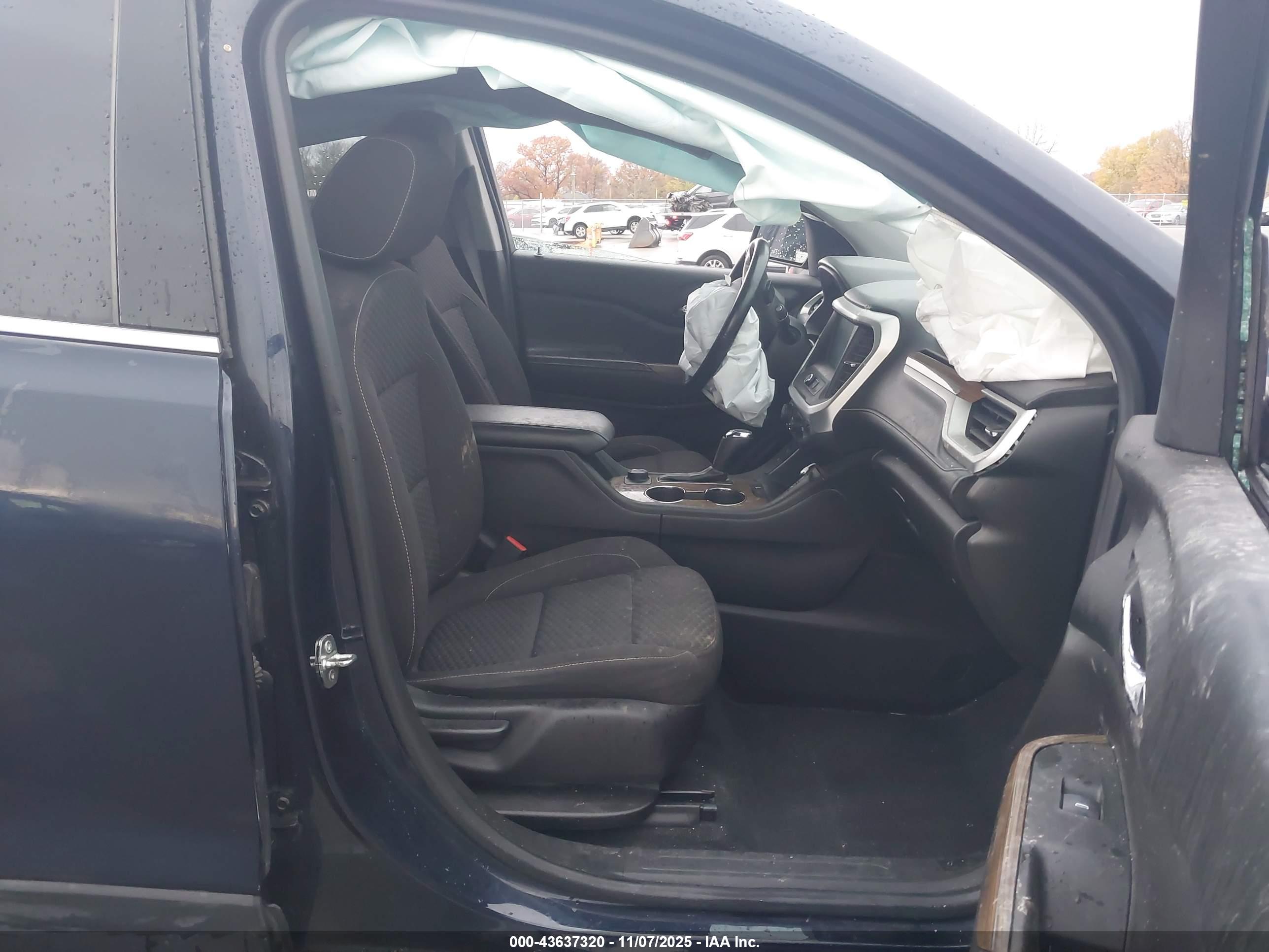GMC ACADIA image 5