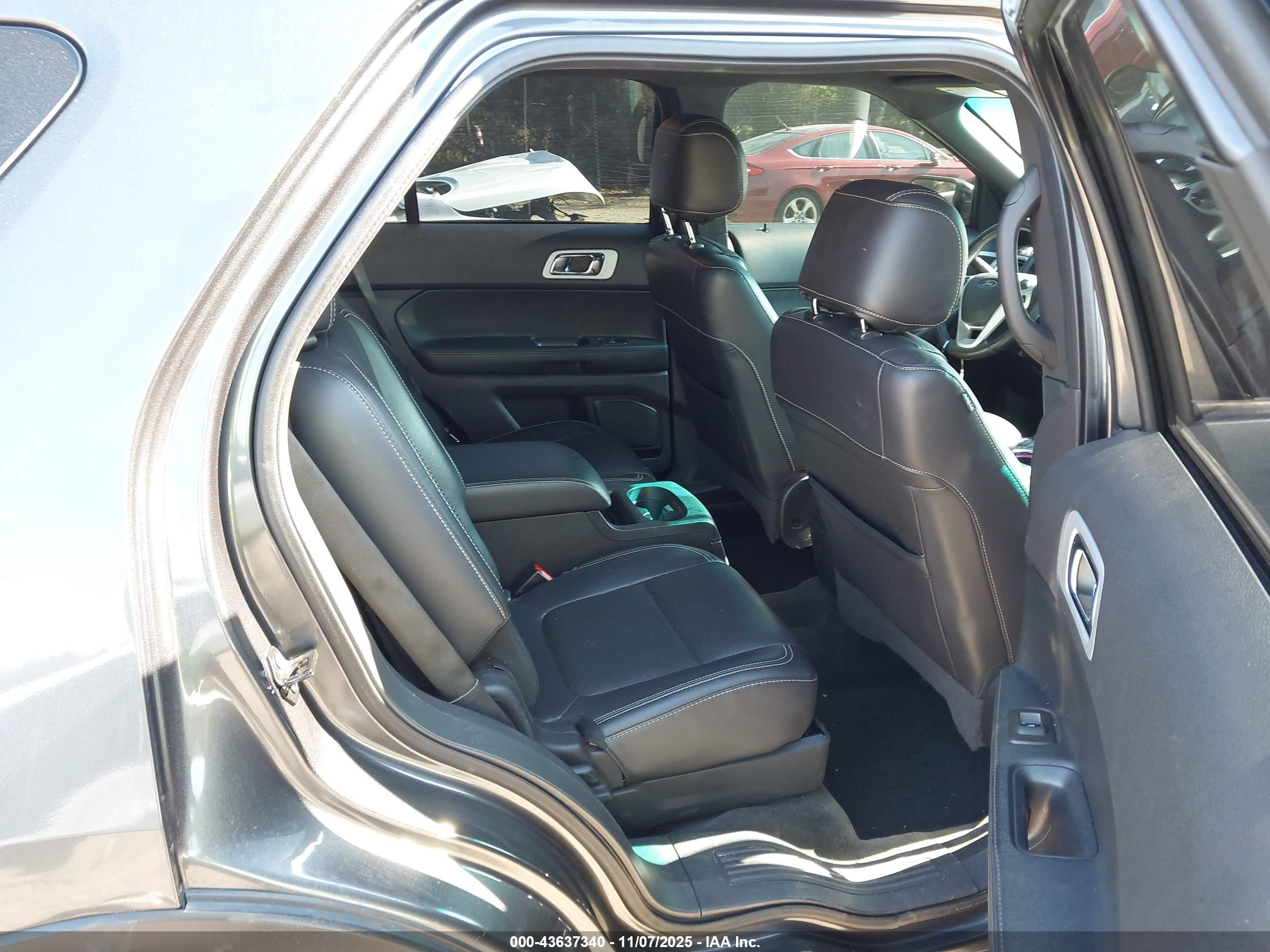 FORD EXPLORER image 8
