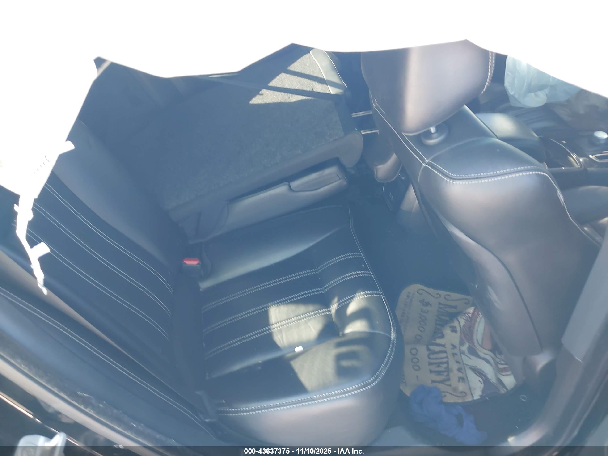 CHRYSLER 300 image 8